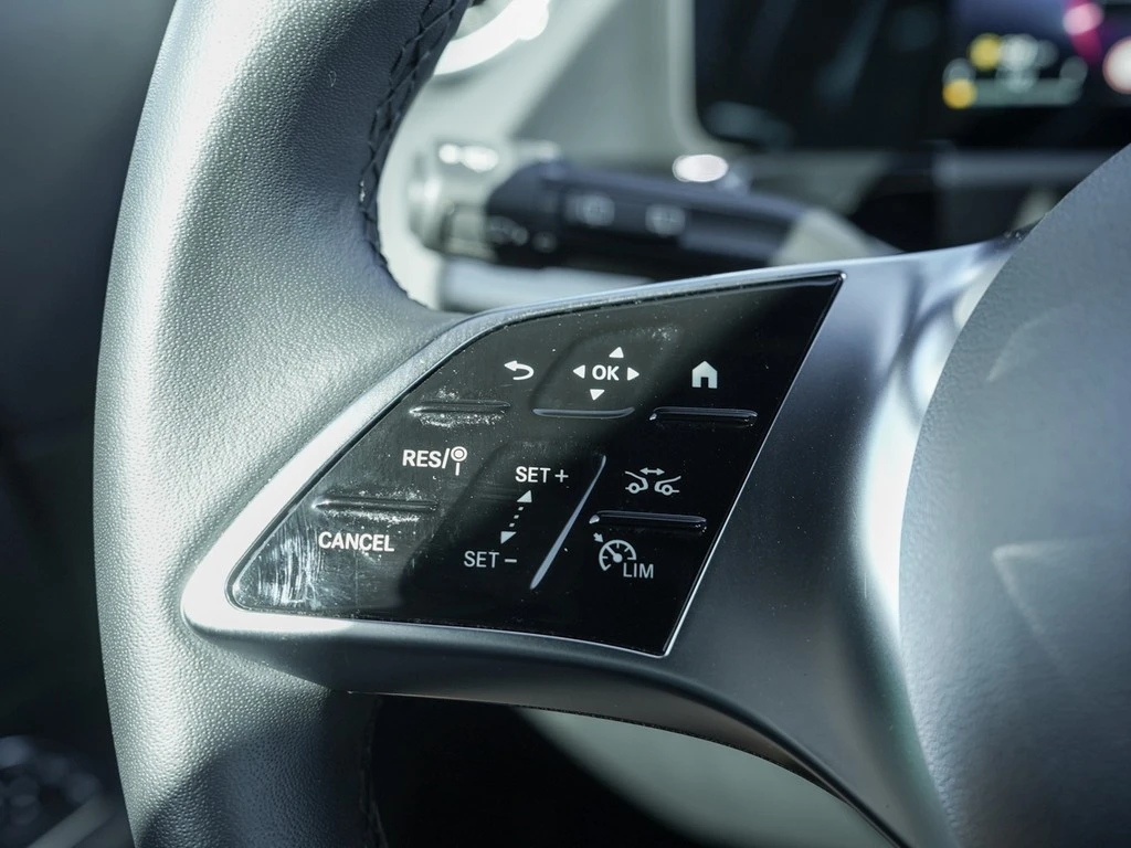 Mercedes-Benz-GLA-image-14