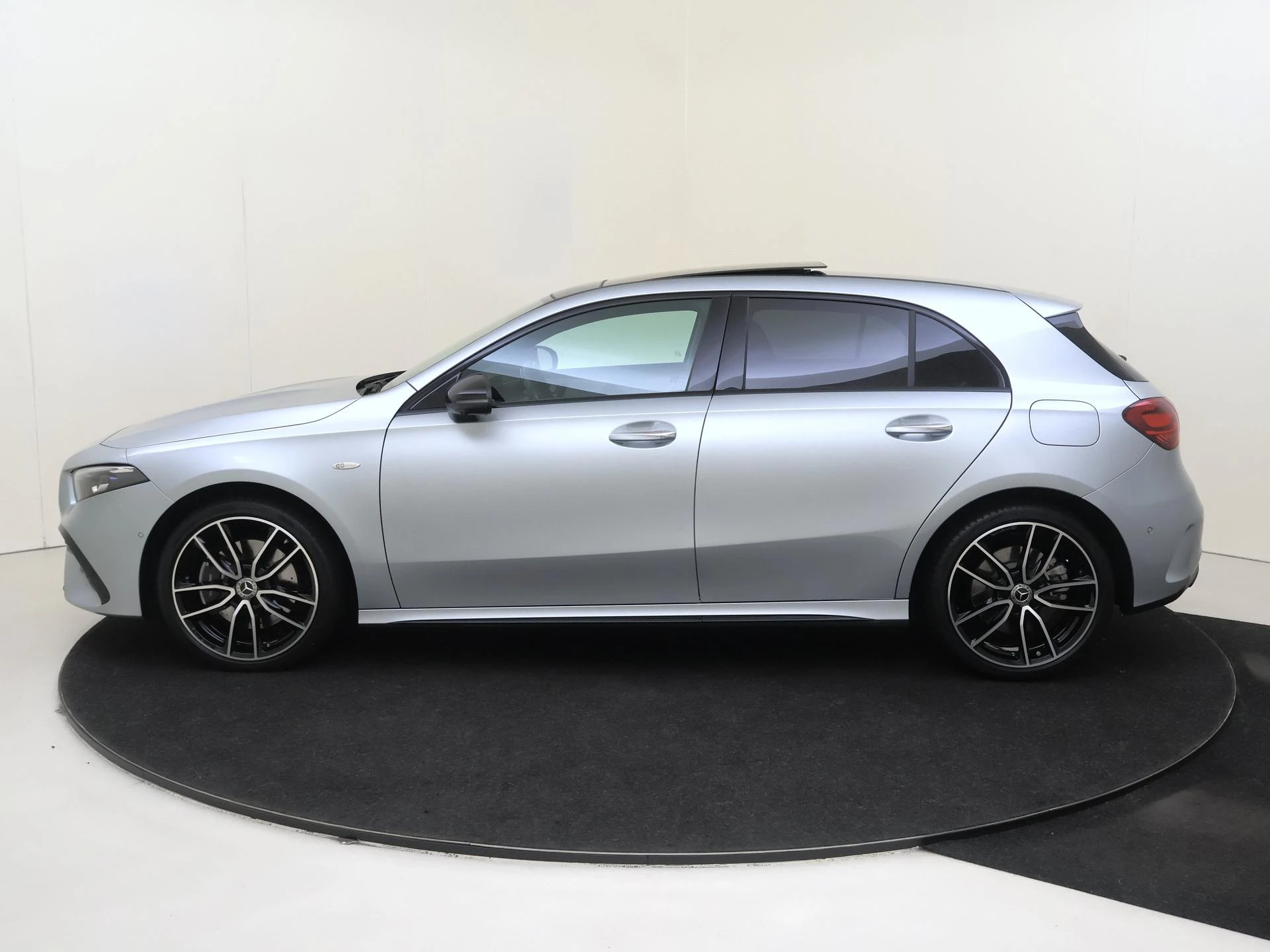 Mercedes-Benz-A-Klasse-image-8