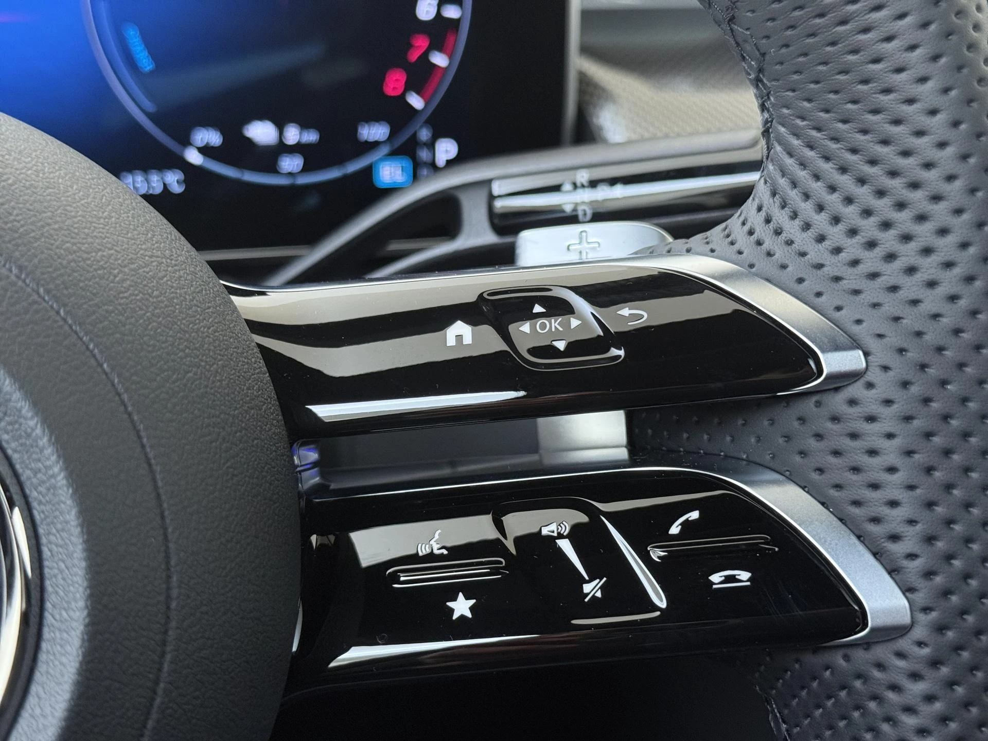 Mercedes-Benz-GLC-image-12