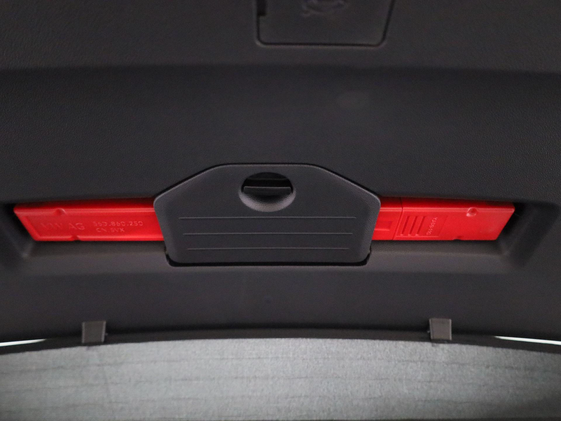 Volkswagen-Touareg-image-13
