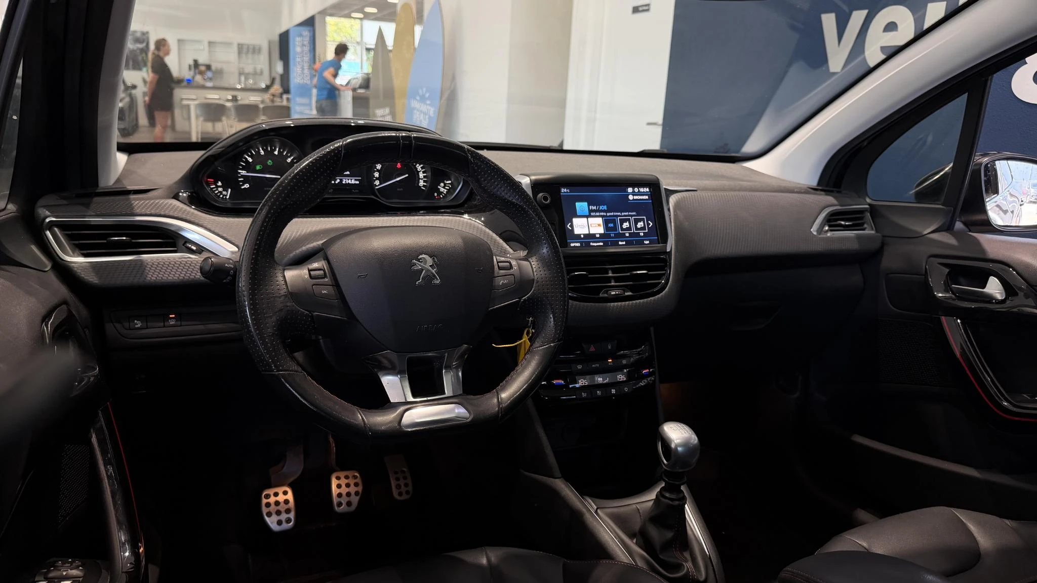 Peugeot-208-image-10