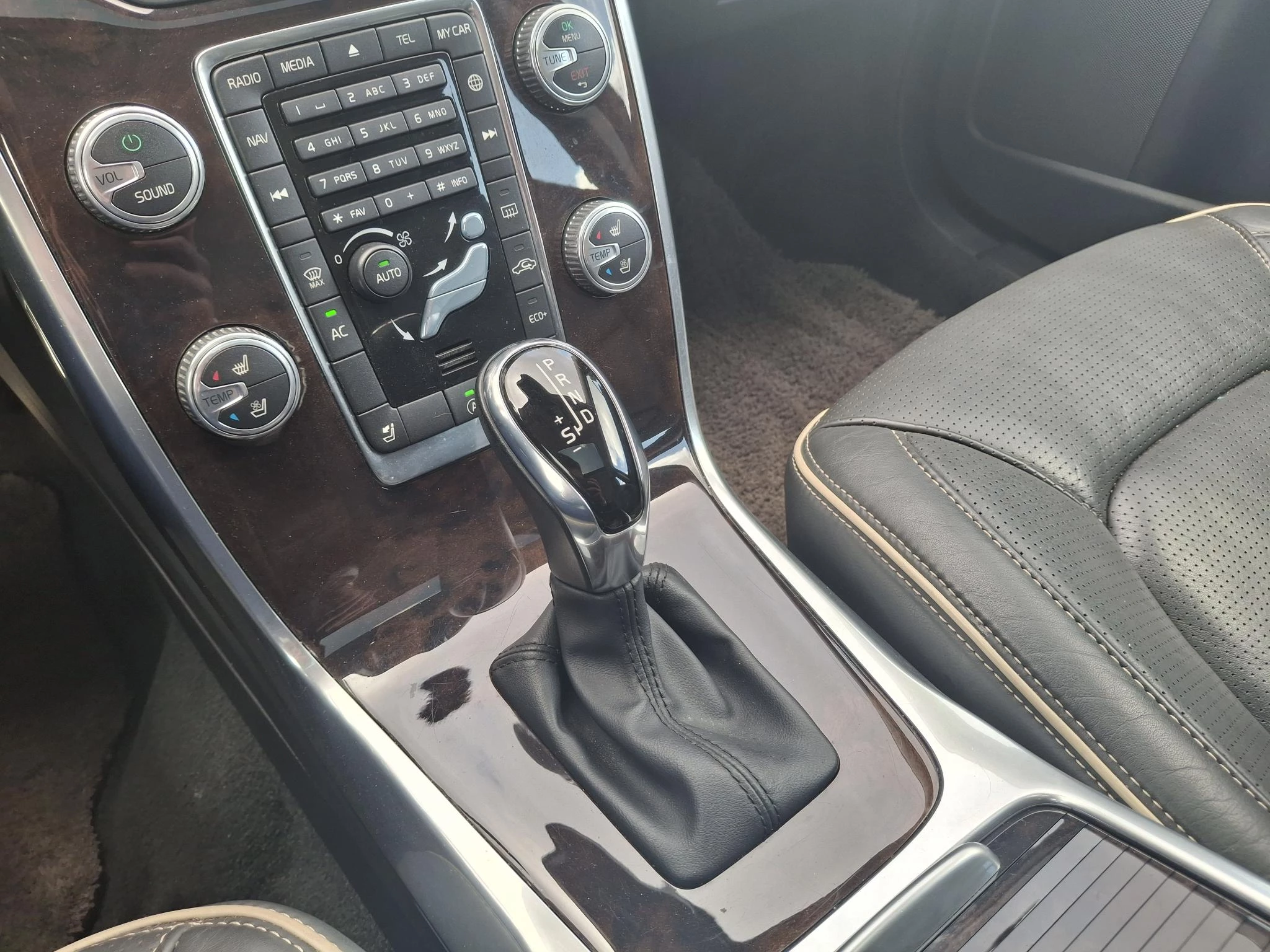 Volvo-V70-image-28