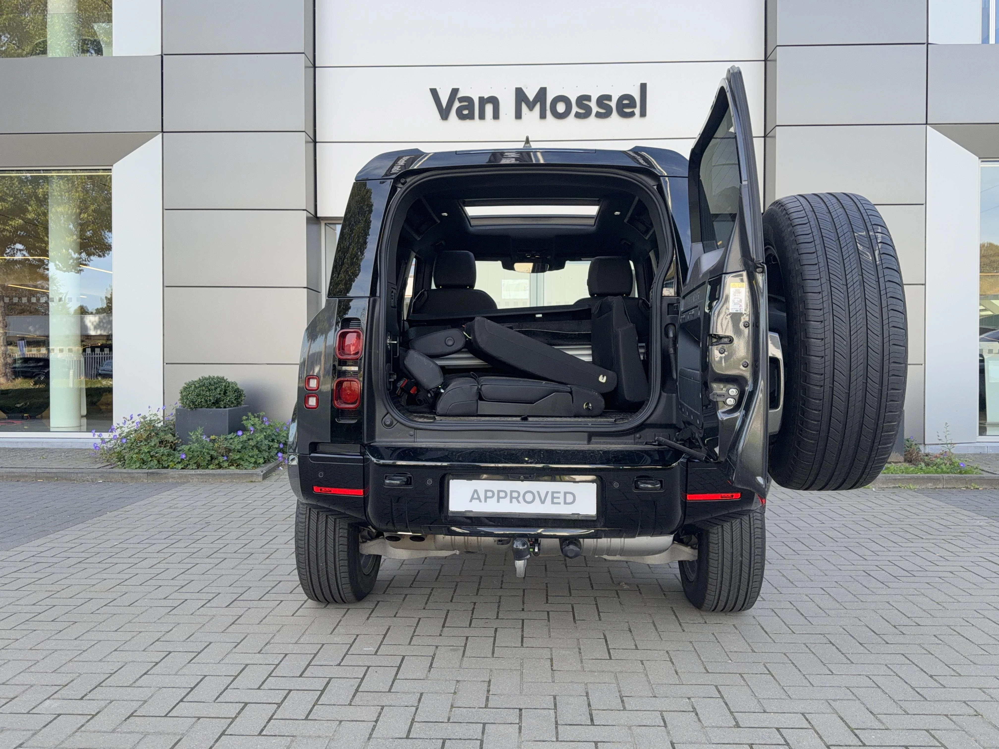 Land Rover-Defender-image-6