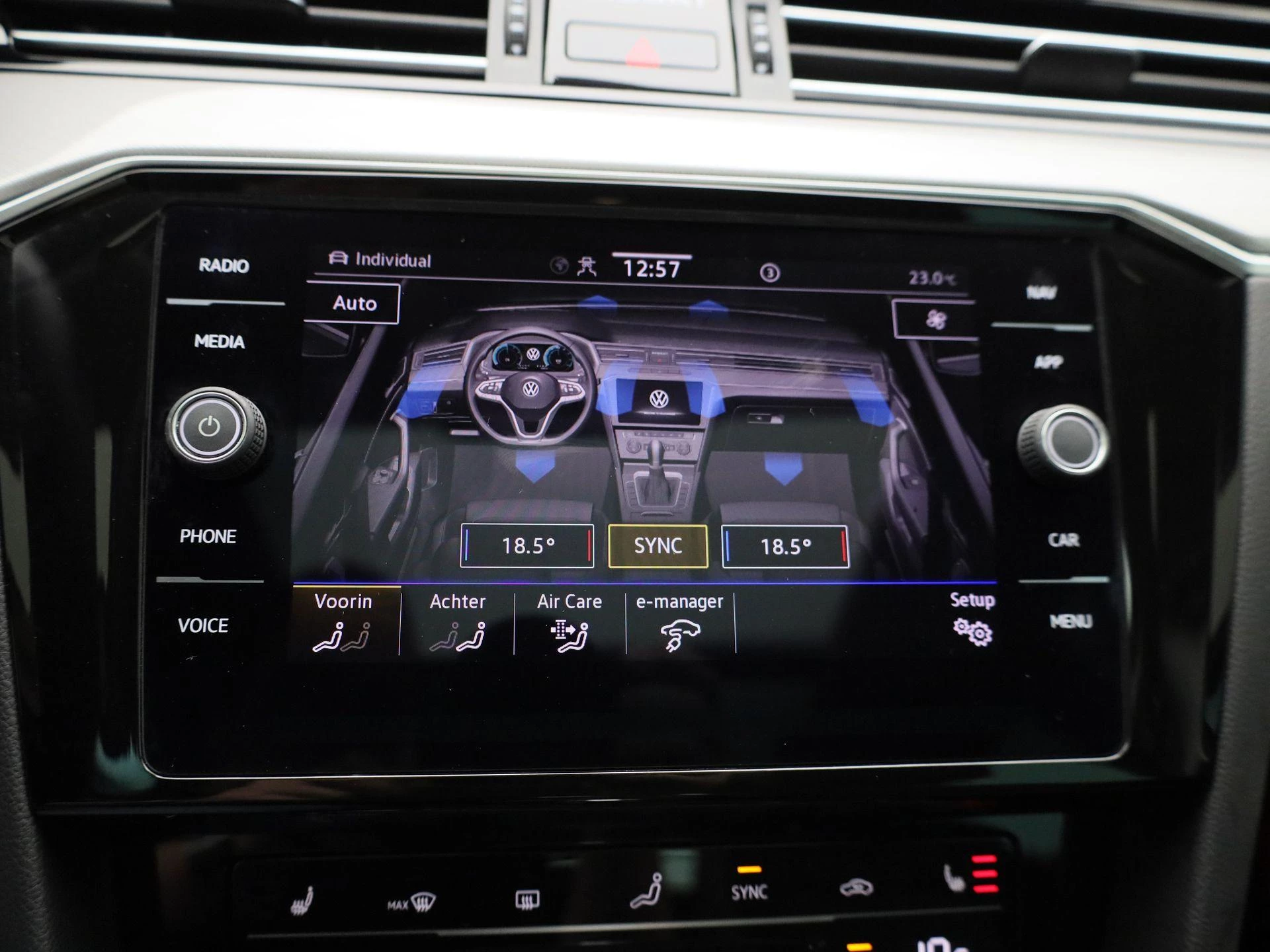 Volkswagen-Passat-image-30