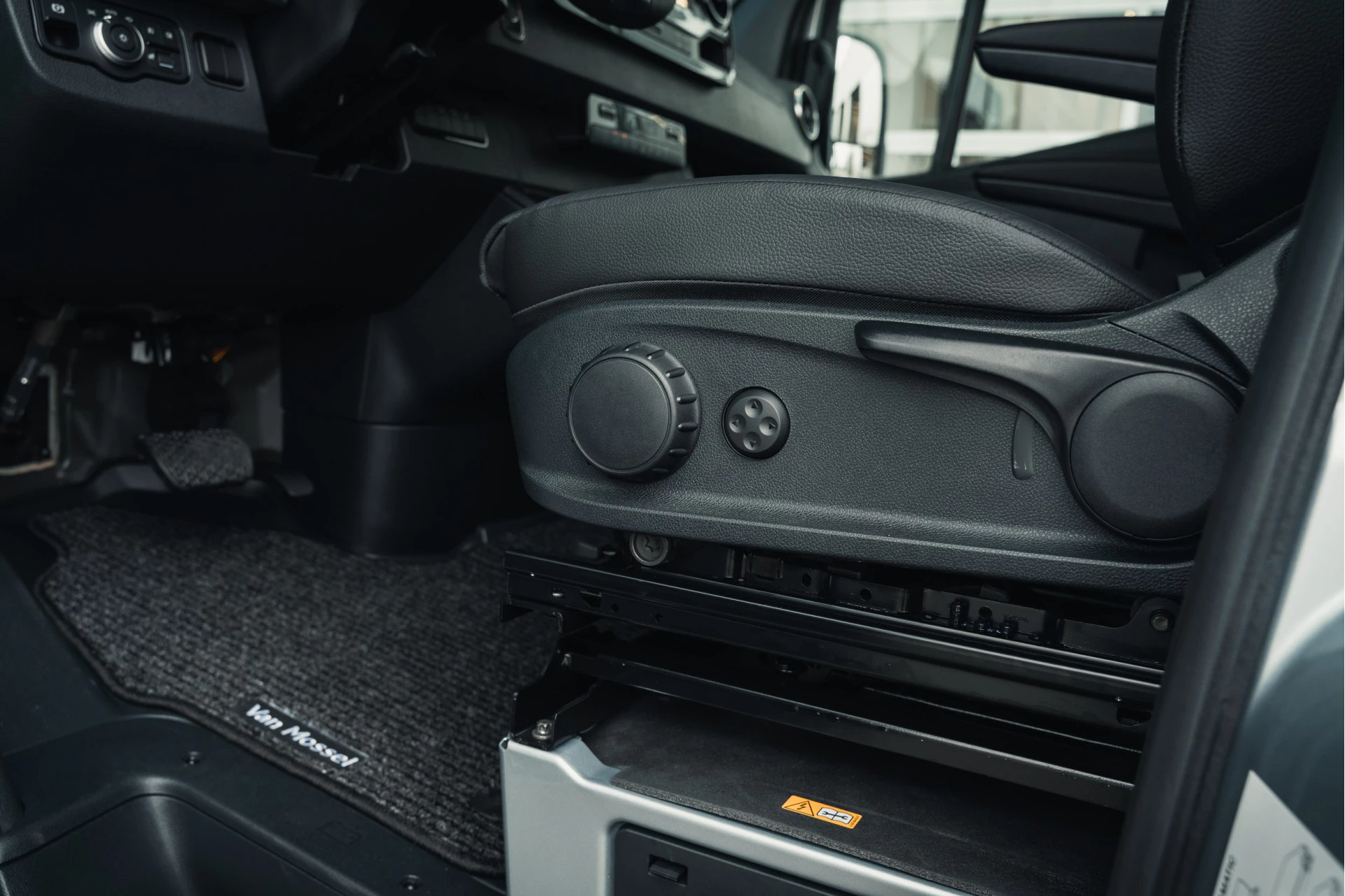 Mercedes-Benz-Sprinter-image-63