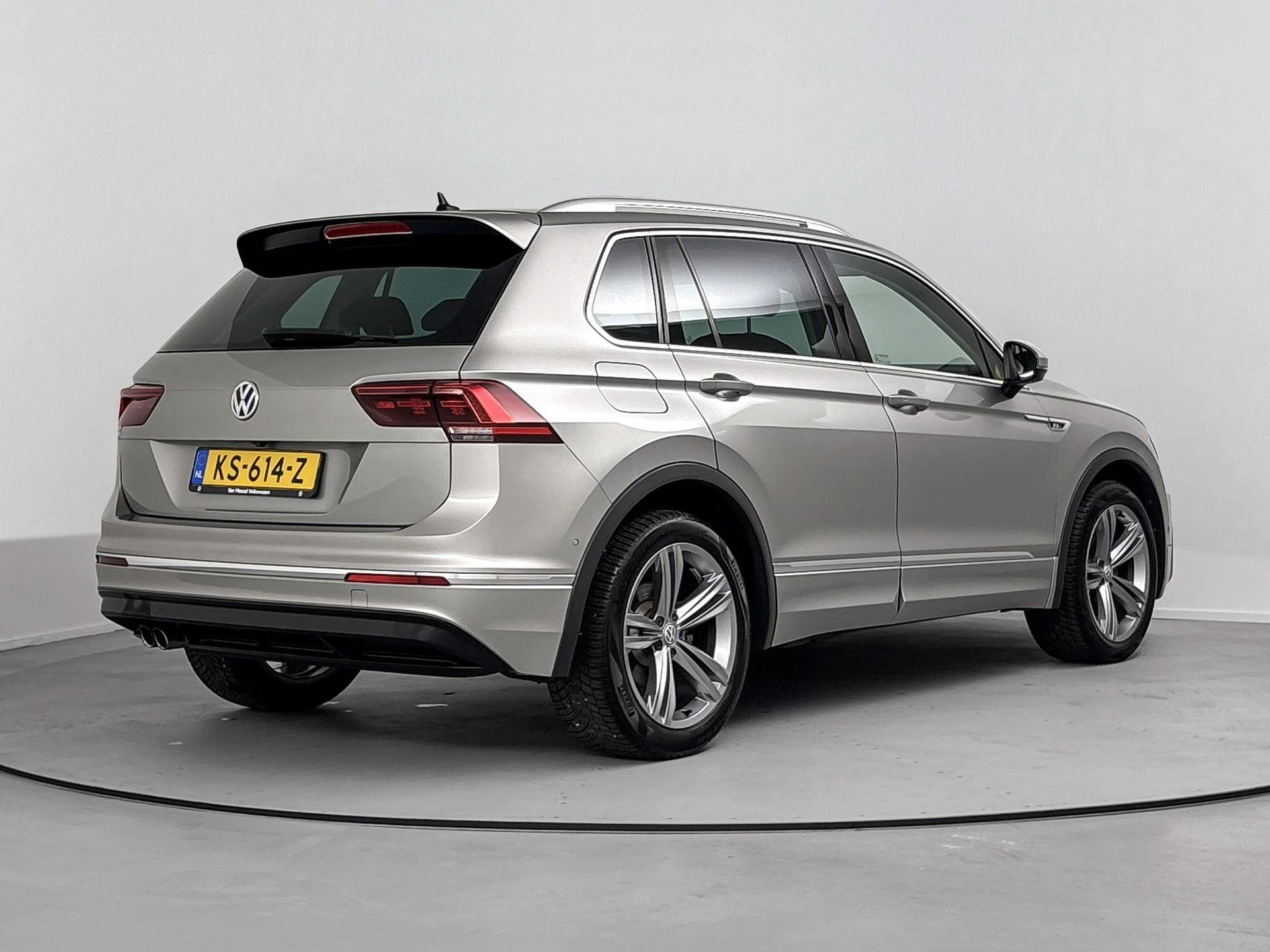Volkswagen-Tiguan-image-3