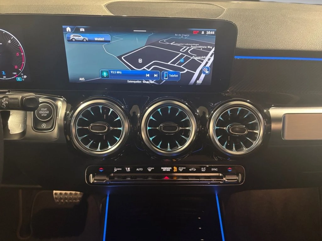 Mercedes-Benz-GLB 200 d-image-7
