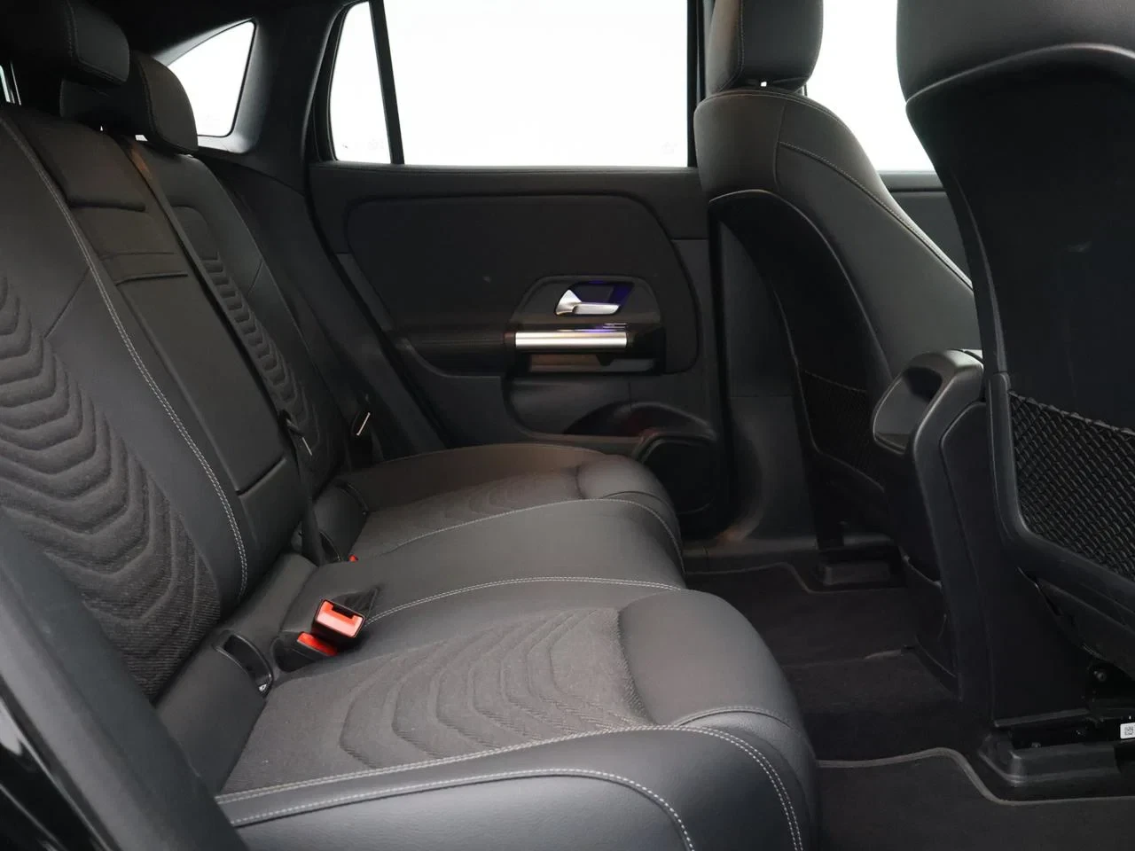 Mercedes-Benz-EQA-image-5