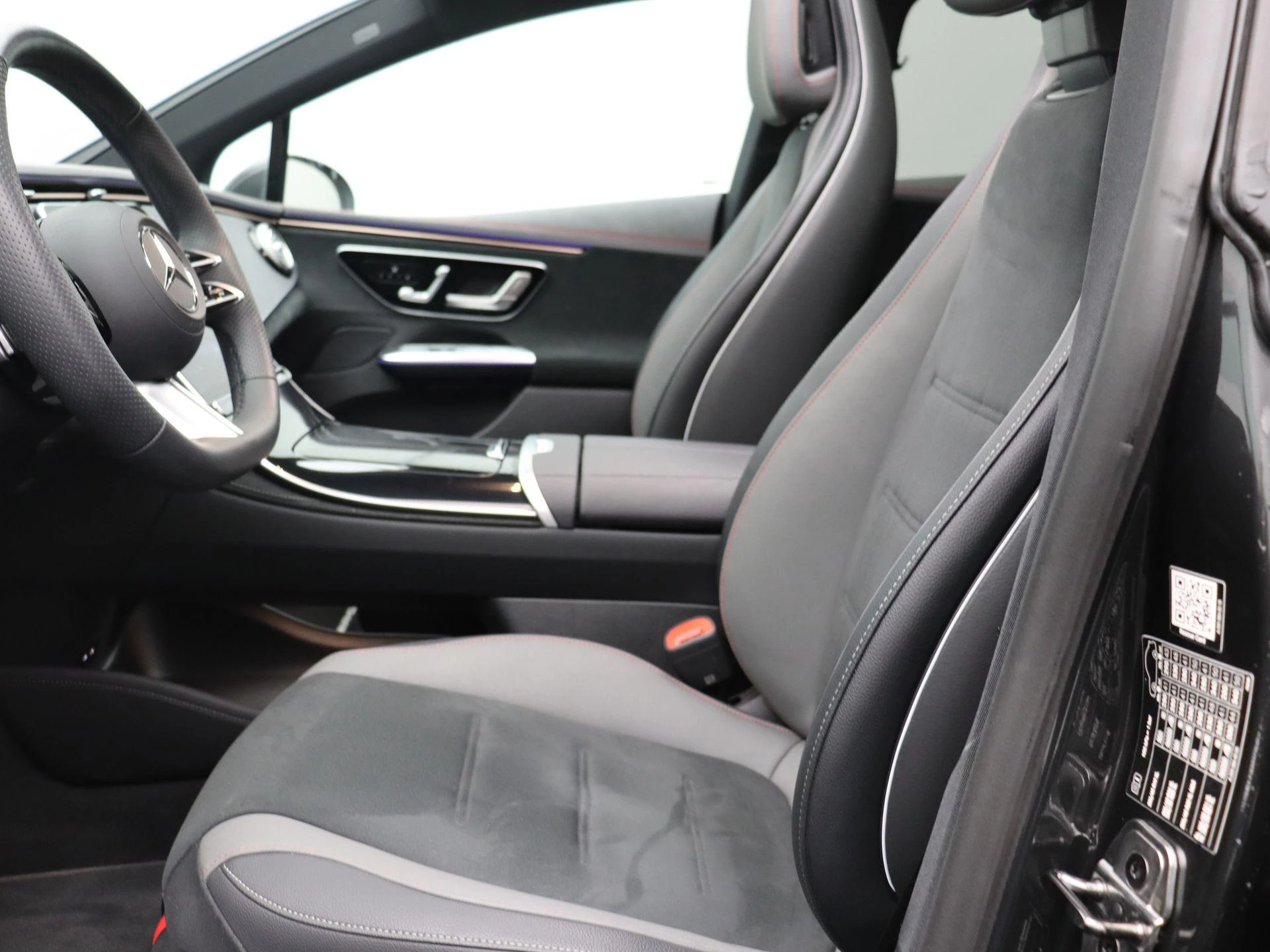 Mercedes-Benz EQE 300 AMG Line + AIRMATIC + PANORAMISCH DAK +