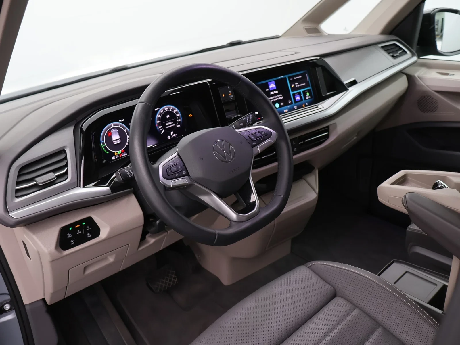 Volkswagen Multivan T7 eHybrid (PHEV) Multivan T7 PHEV Life Korte versie 1.5eHybrid 4X4 245PK *AUTOMAAT*7 ZITPLAATSEN*VIRTUAL COCKPIT*TREK