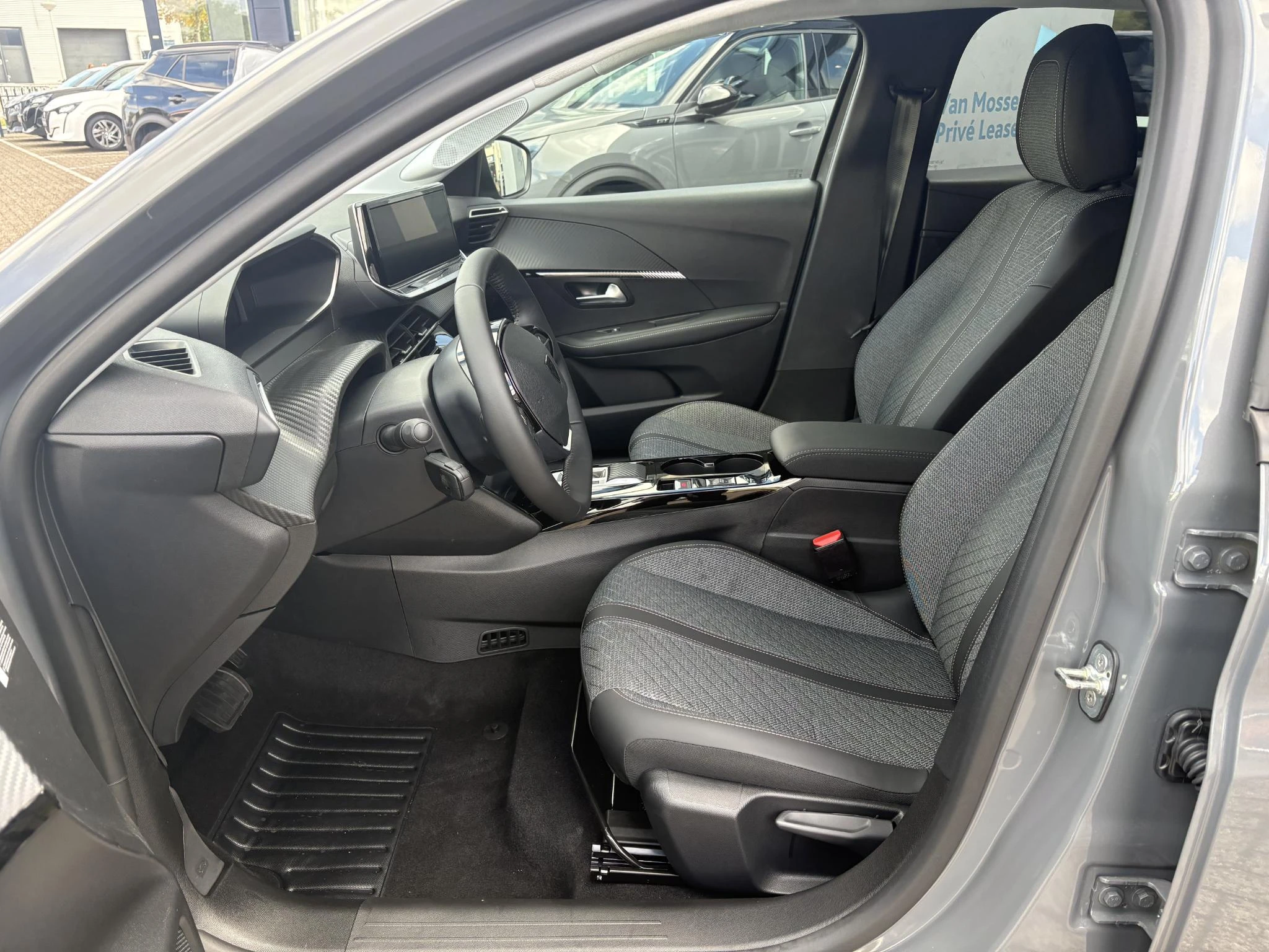 Peugeot-208-image-8