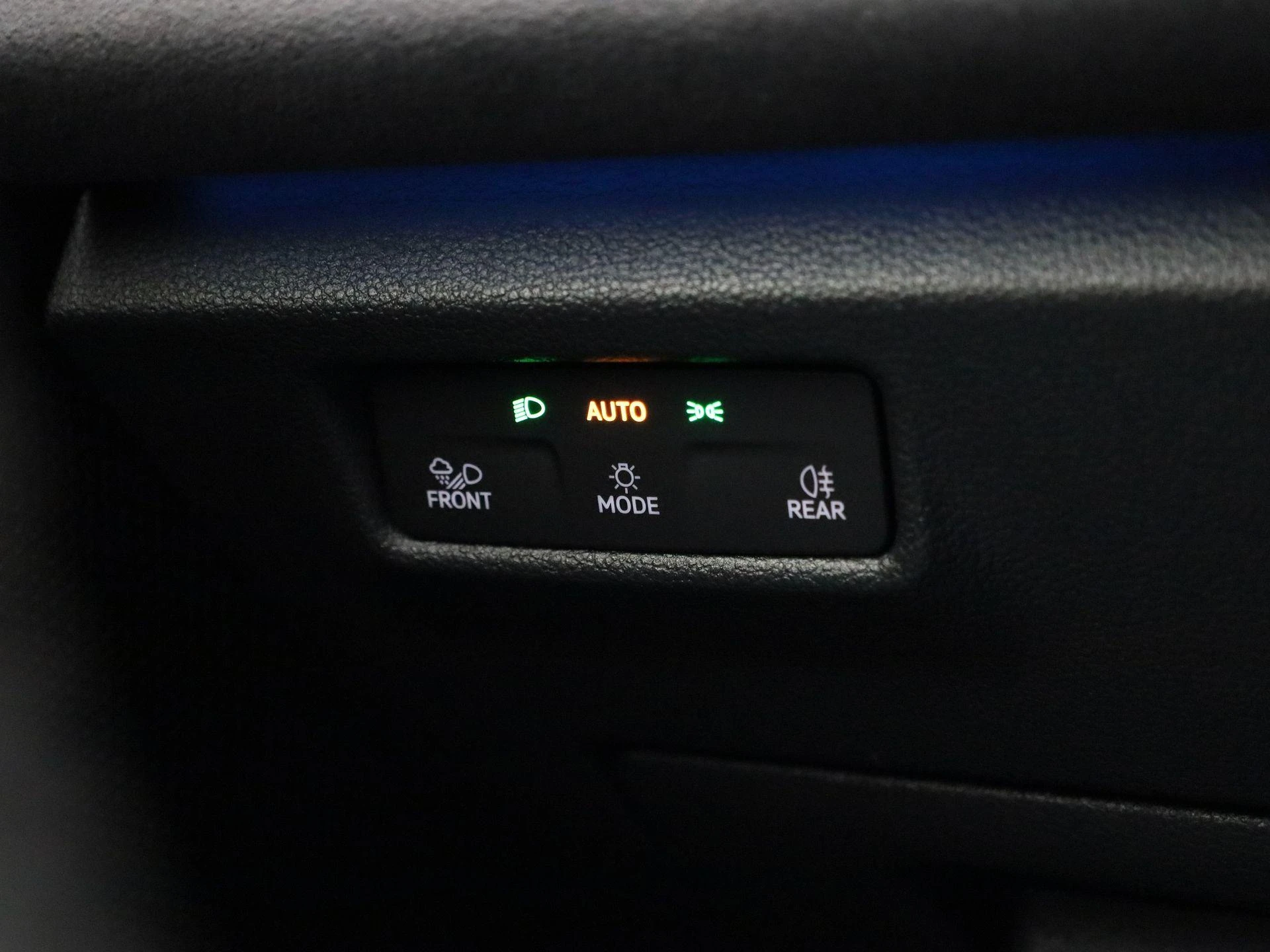 Volkswagen-Tiguan-image-25