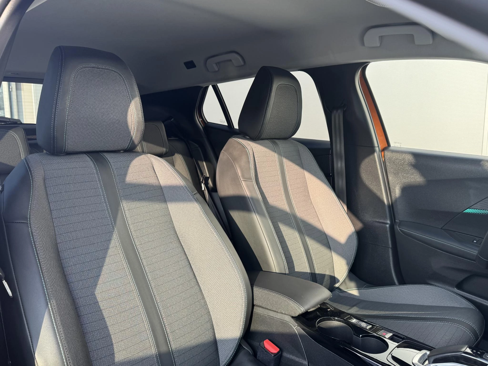 Peugeot-e-2008-image-30