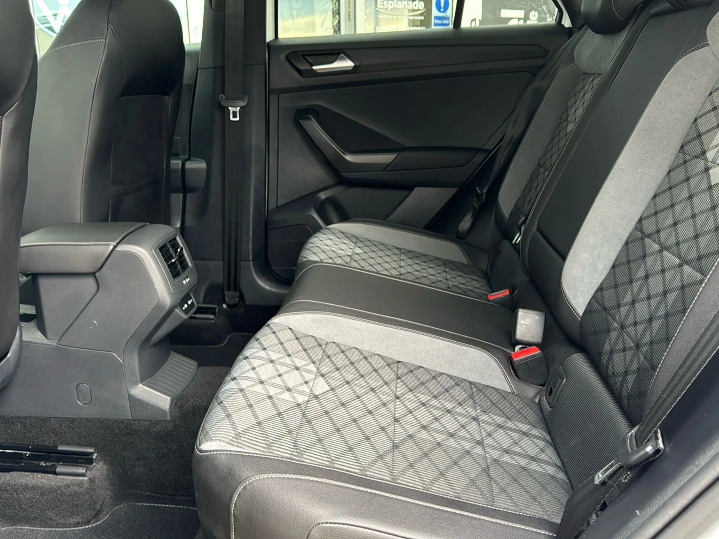 Volkswagen-T-Roc-image-6