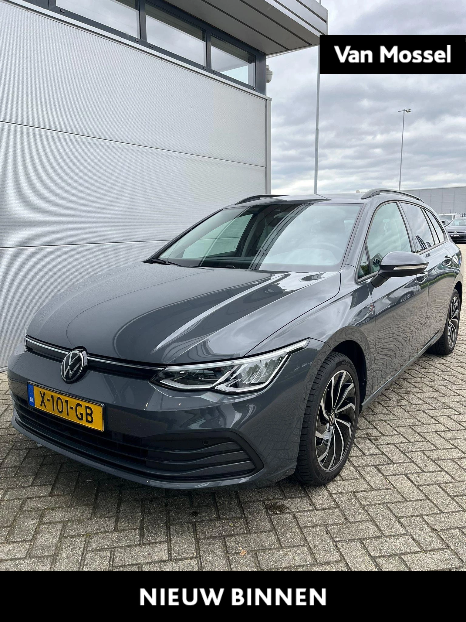Volkswagen-Golf-image-0