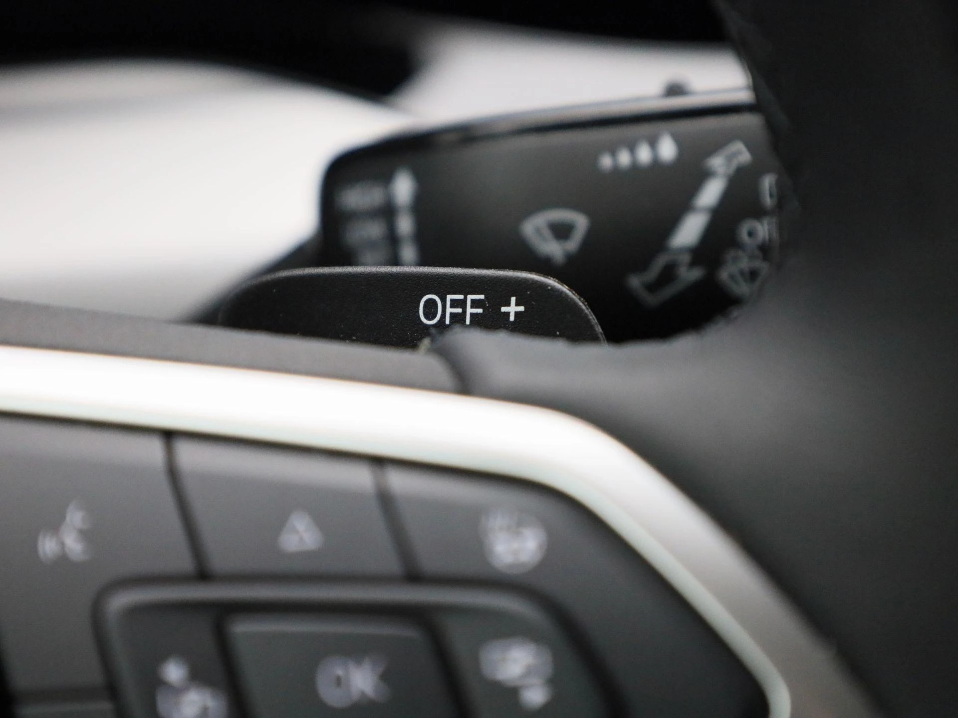 Volkswagen-Golf-image-25