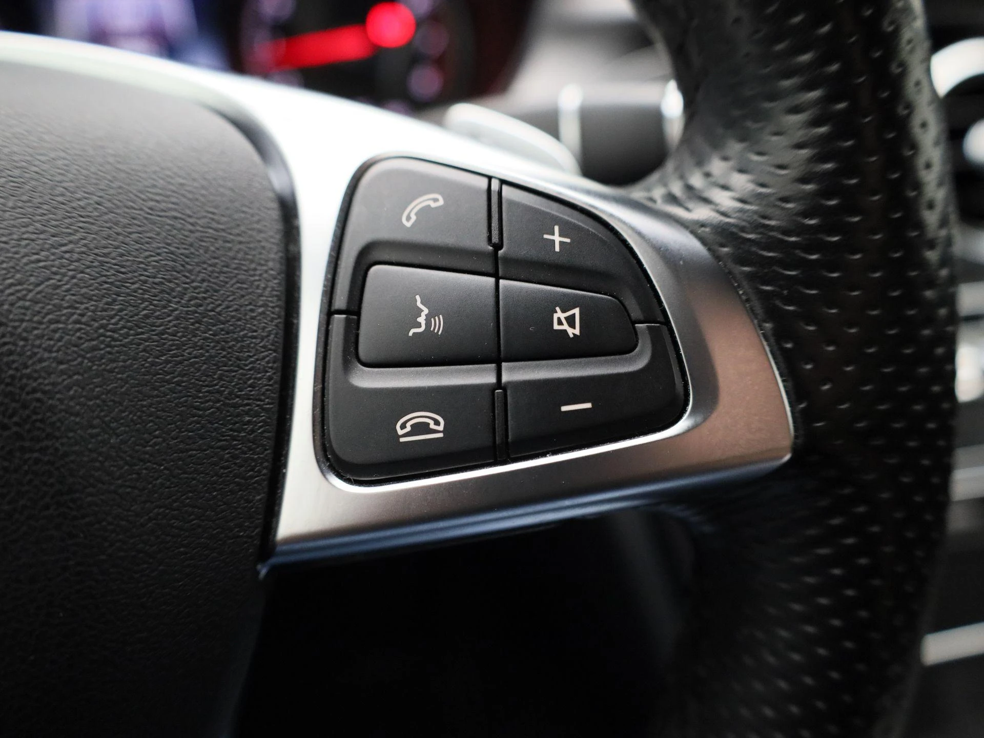 Mercedes-Benz-C-Klasse-image-18