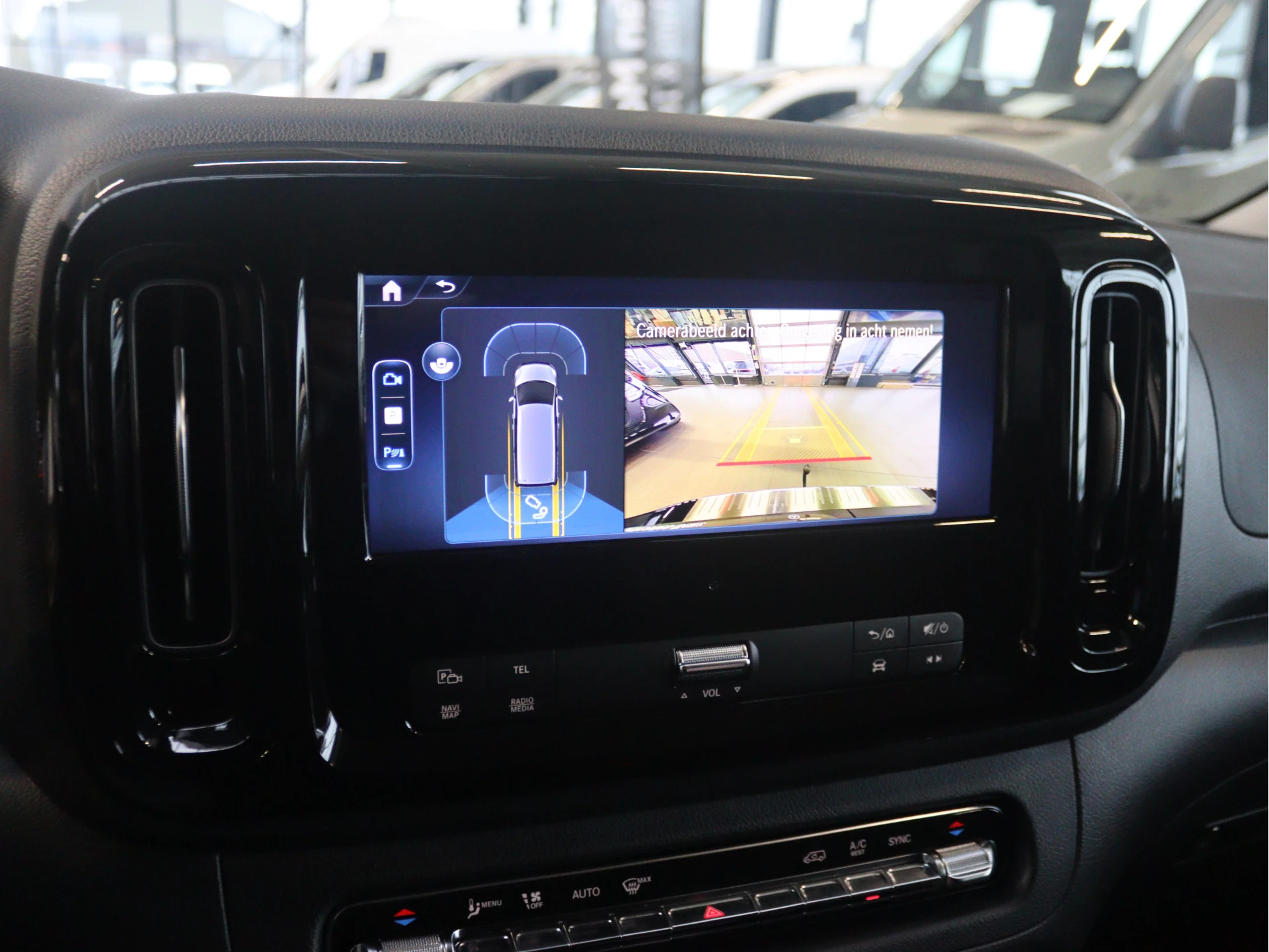 Mercedes-Benz-Vito-image-9