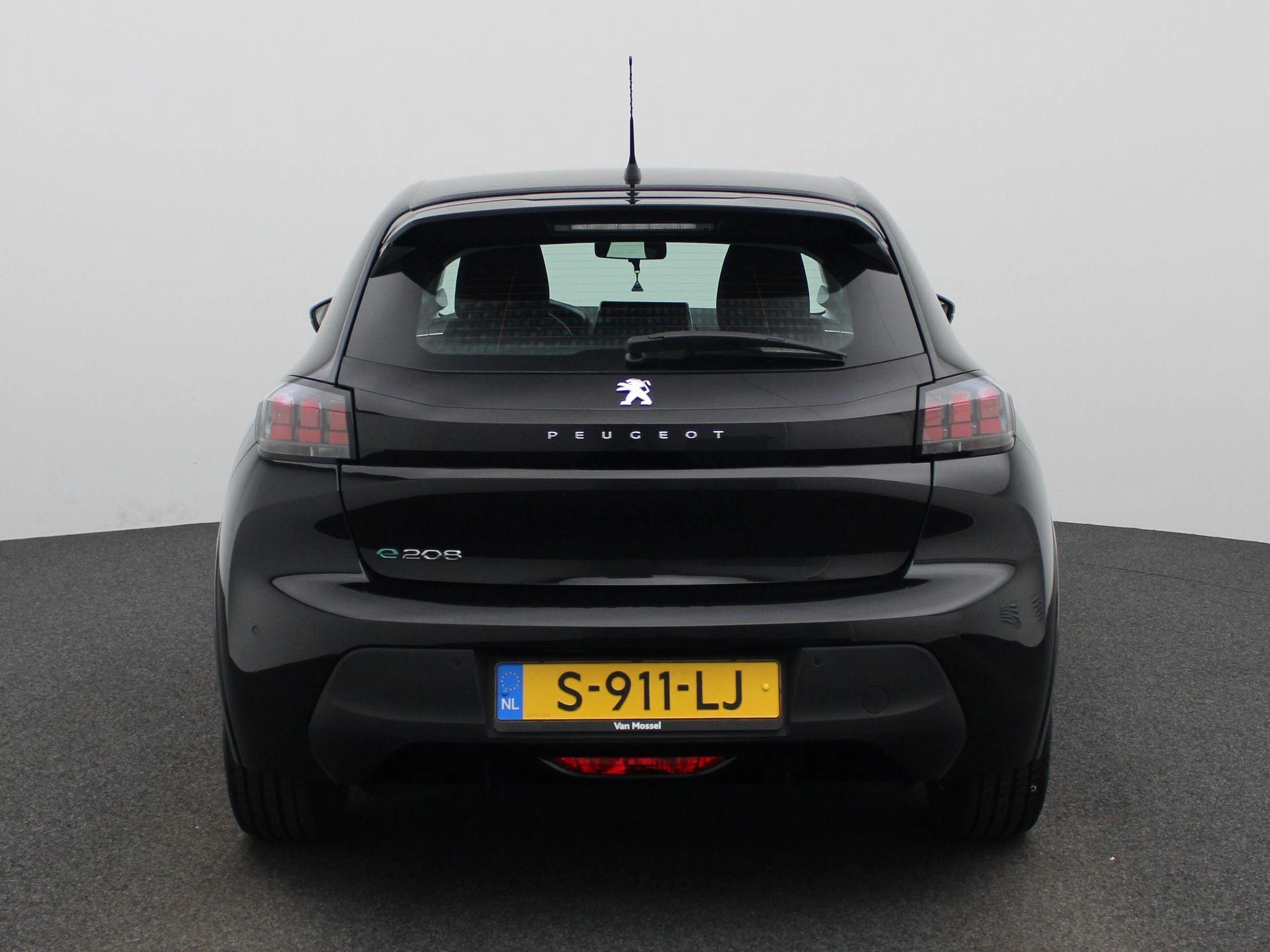 Peugeot-e-208-image-5