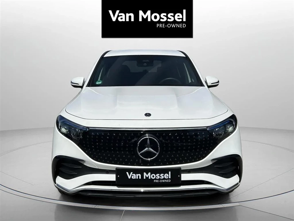 Mercedes-Benz-EQB-image-1