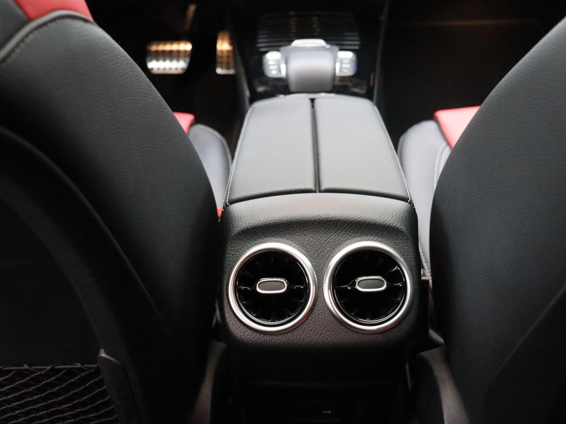 Mercedes-Benz CLA 250 e AMG Line + LEDER + CARPLAY + PANO DAK + HEAD UP + MULTIBEAM