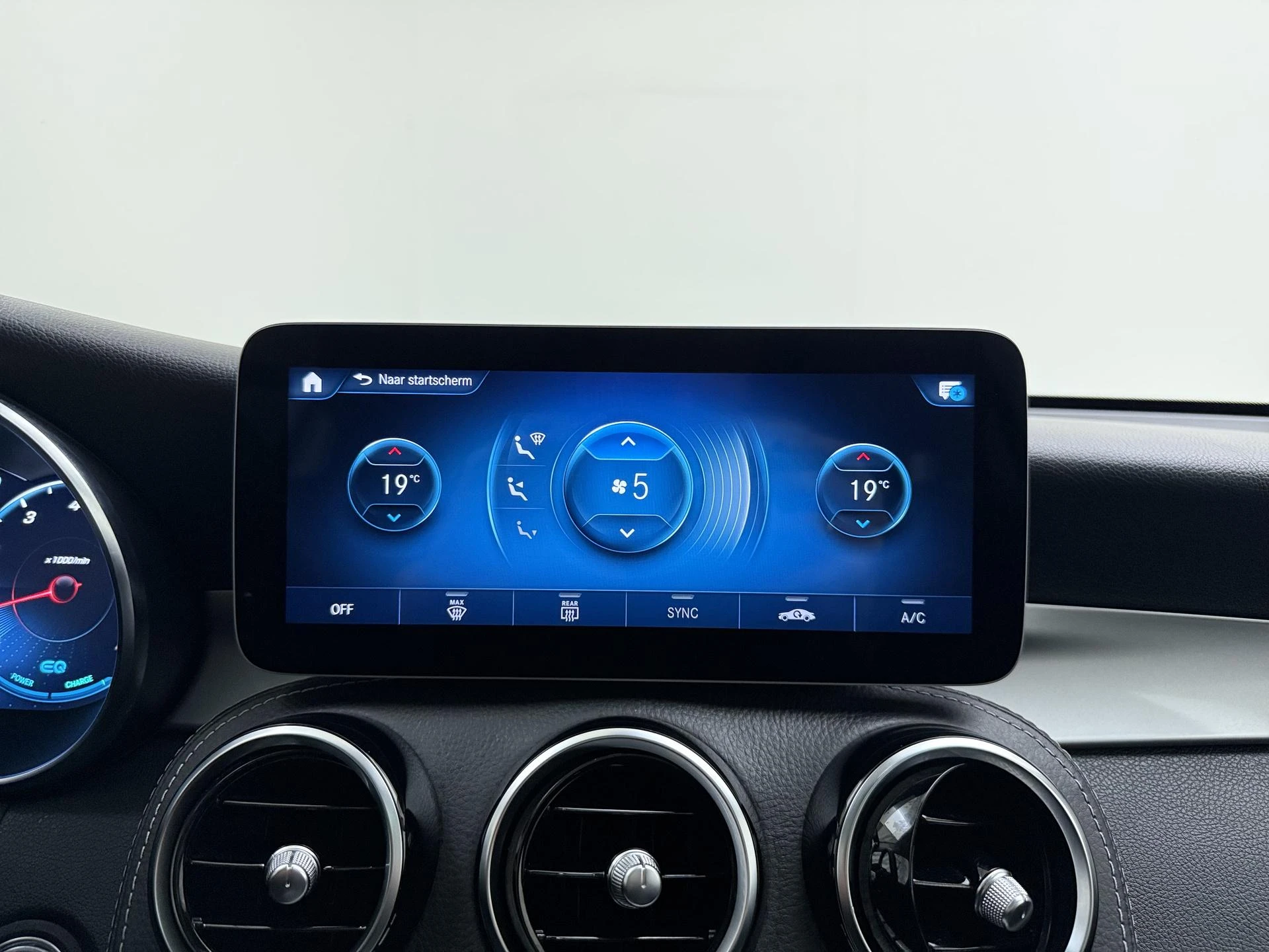 Mercedes-Benz-GLC-image-20