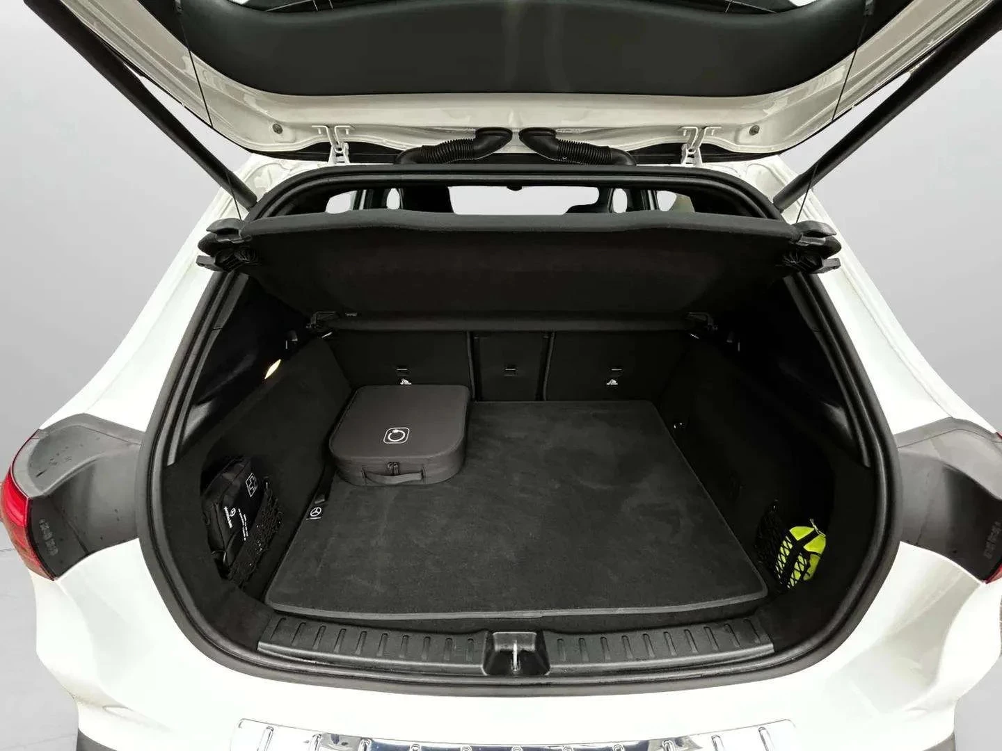 Mercedes-Benz-EQA-image-21