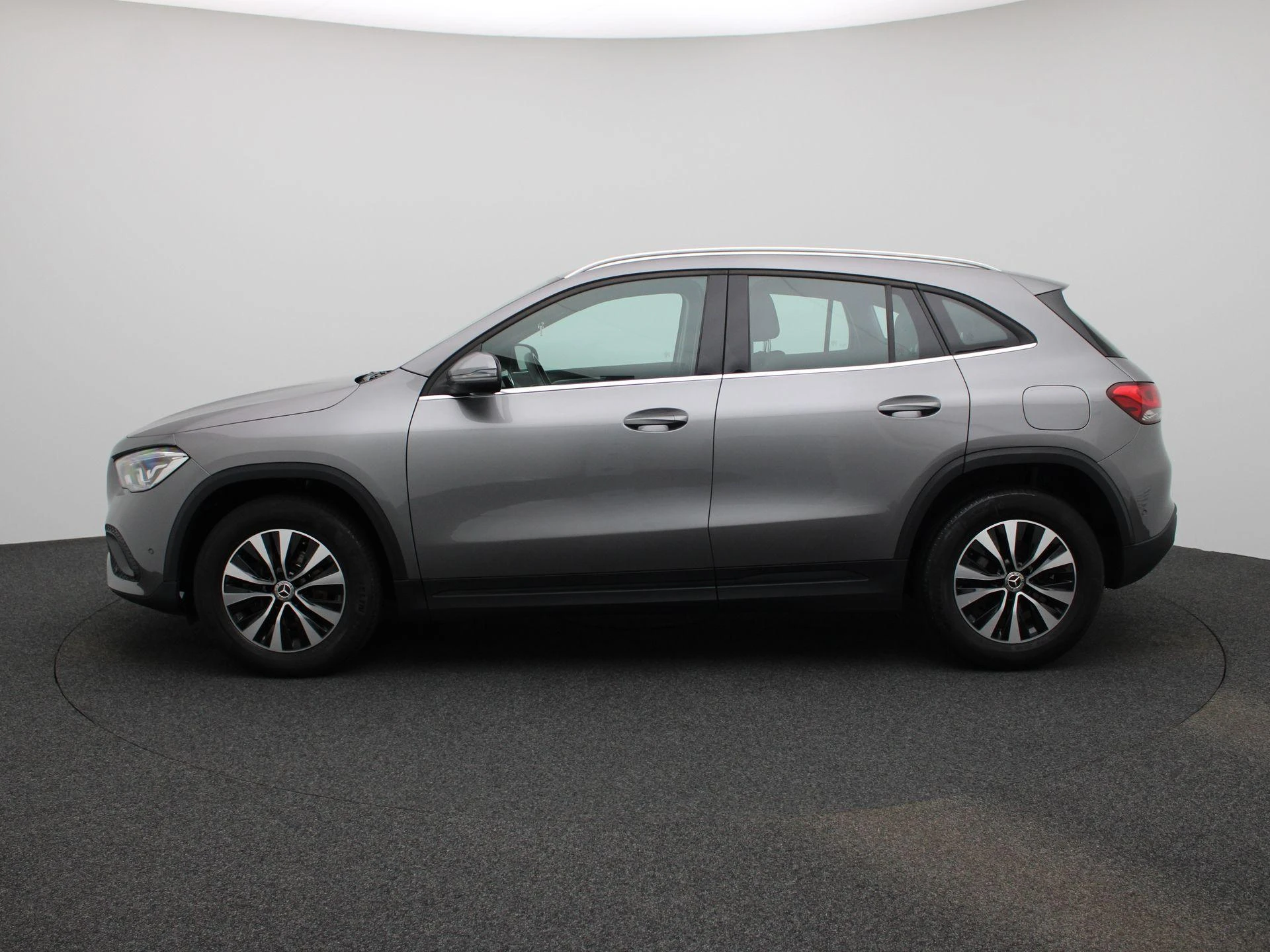 Mercedes-Benz-GLA-image-3