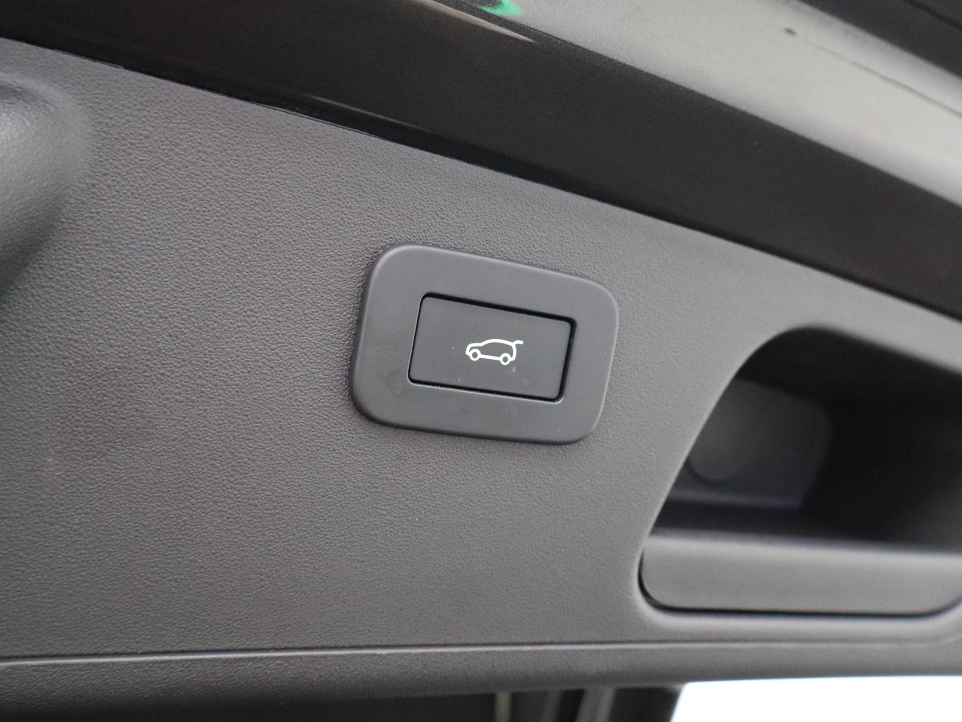 Jaguar-E-PACE-image-32