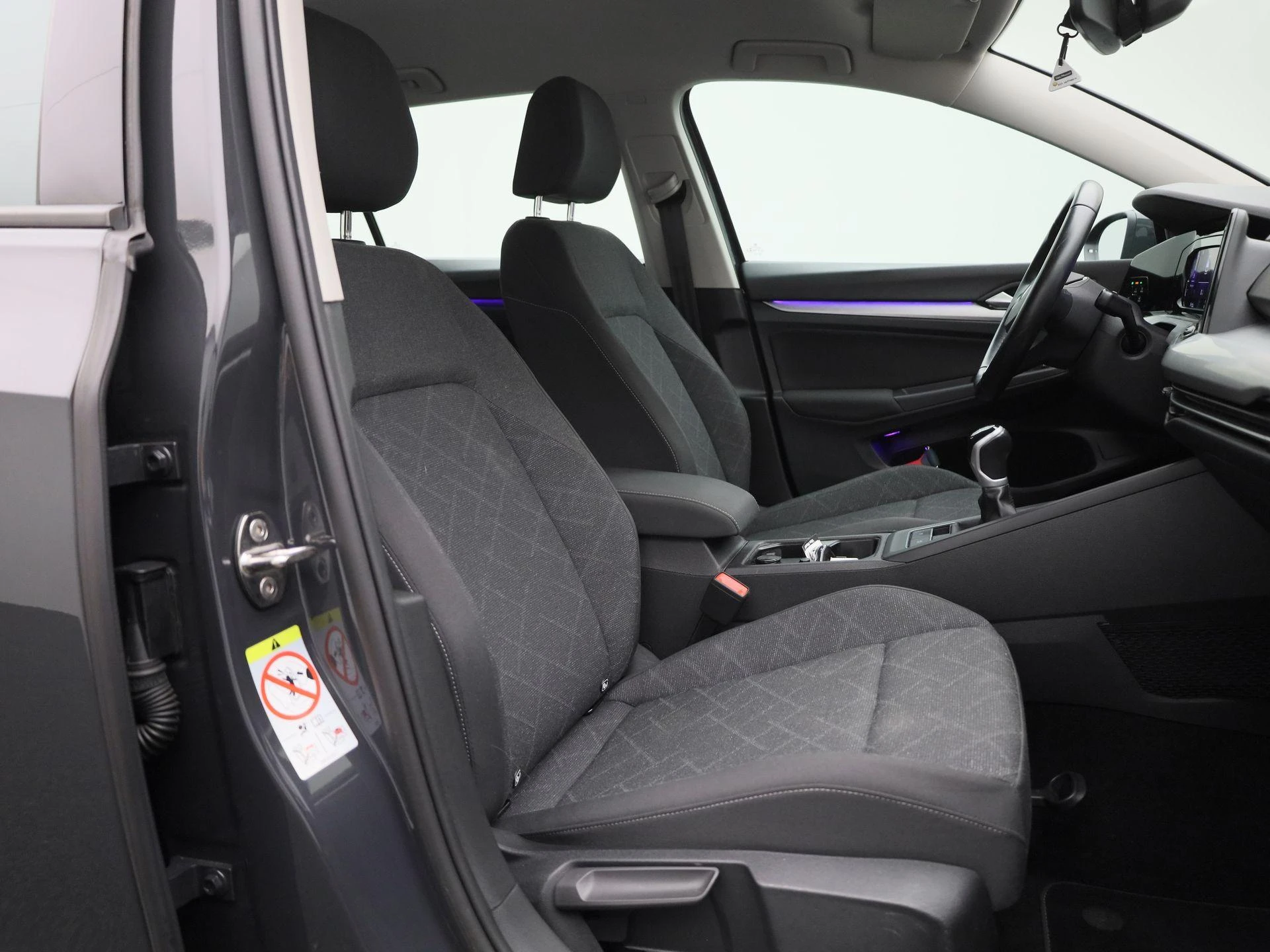 Volkswagen-Golf-image-31