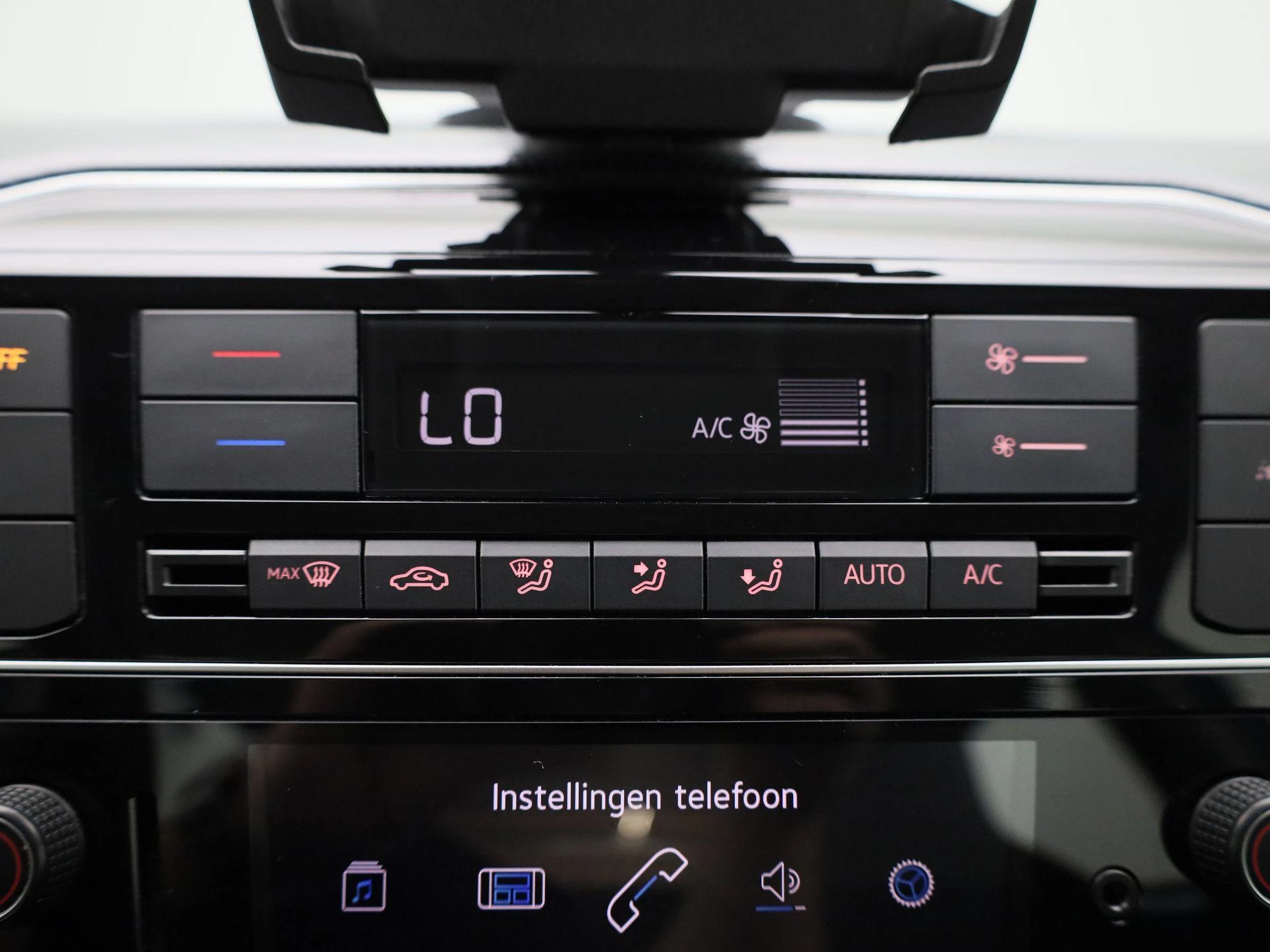 Volkswagen-up!-image-19