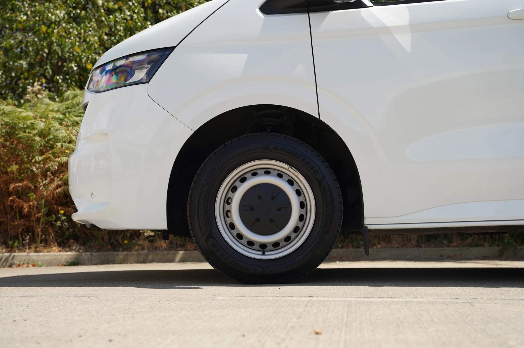 Volkswagen-Transporter-image-4