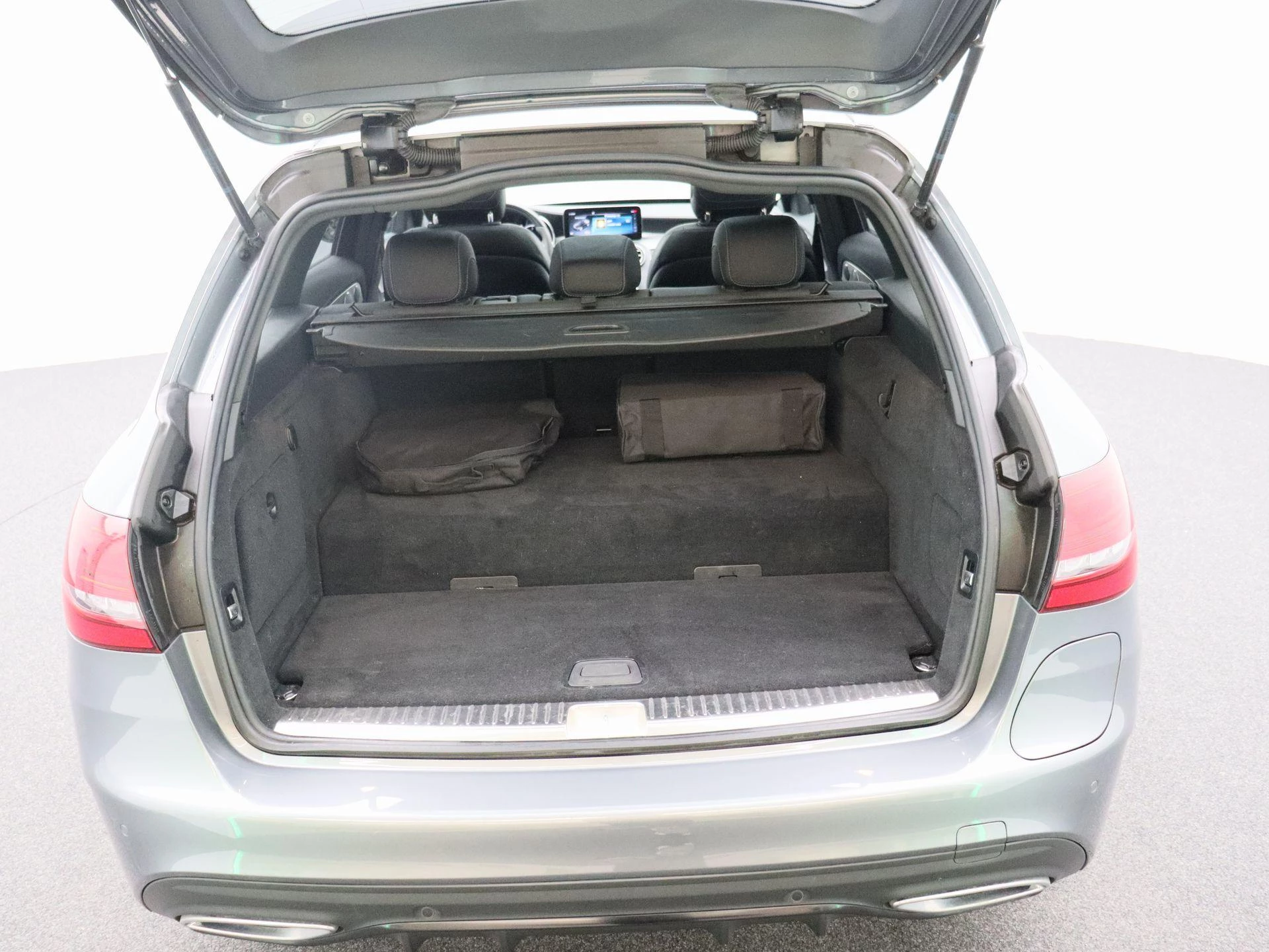 Mercedes-Benz-C-Klasse-image-13