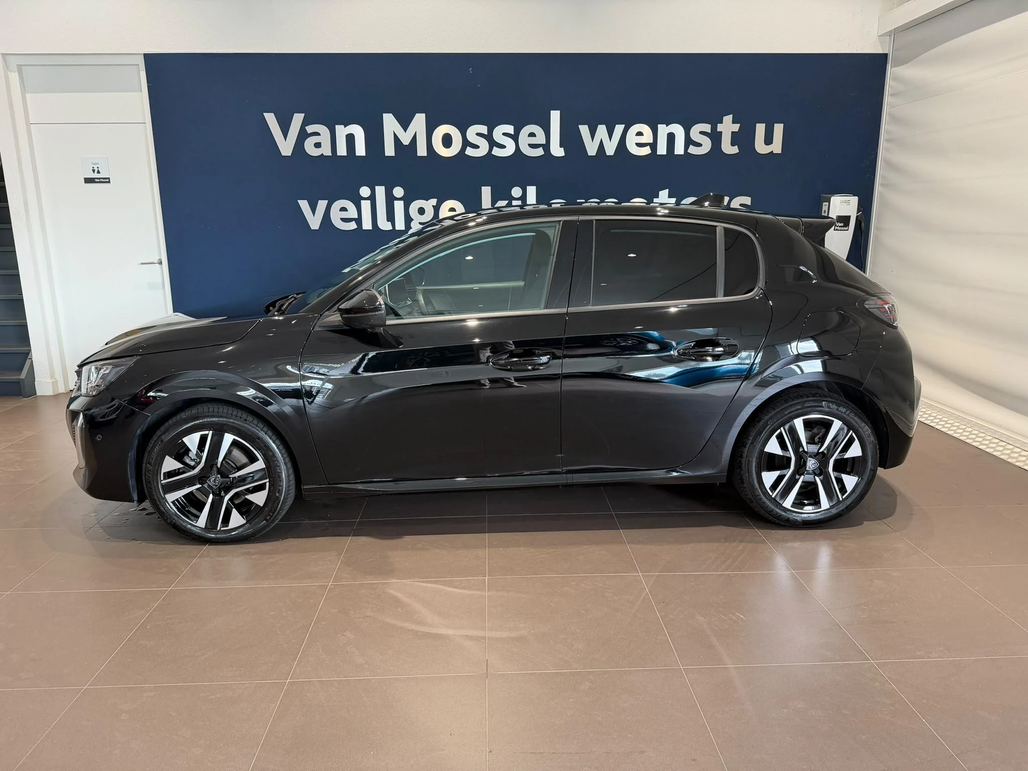 Peugeot-208-image-2