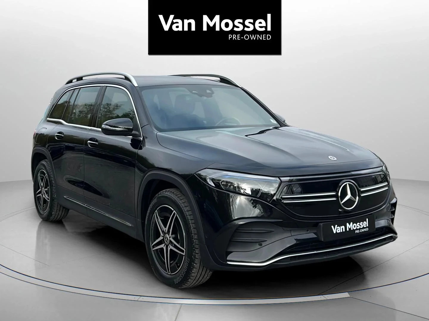 Mercedes-Benz-EQB-image-6