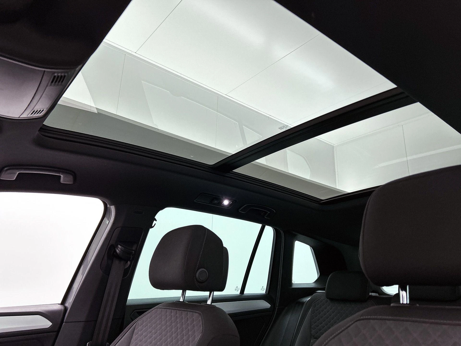 Volkswagen-Tiguan-image-31