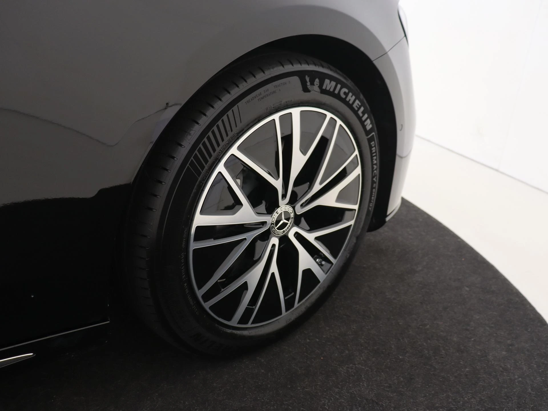 Mercedes-Benz-C-Klasse-image-32