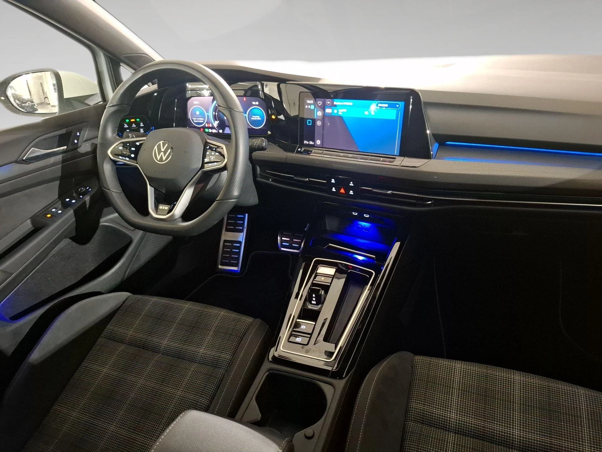 Volkswagen-Golf-image-6