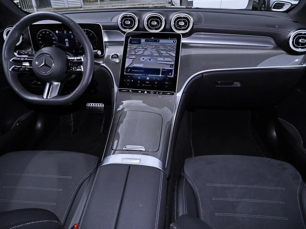 Mercedes-Benz-GLC 300 d-image-13