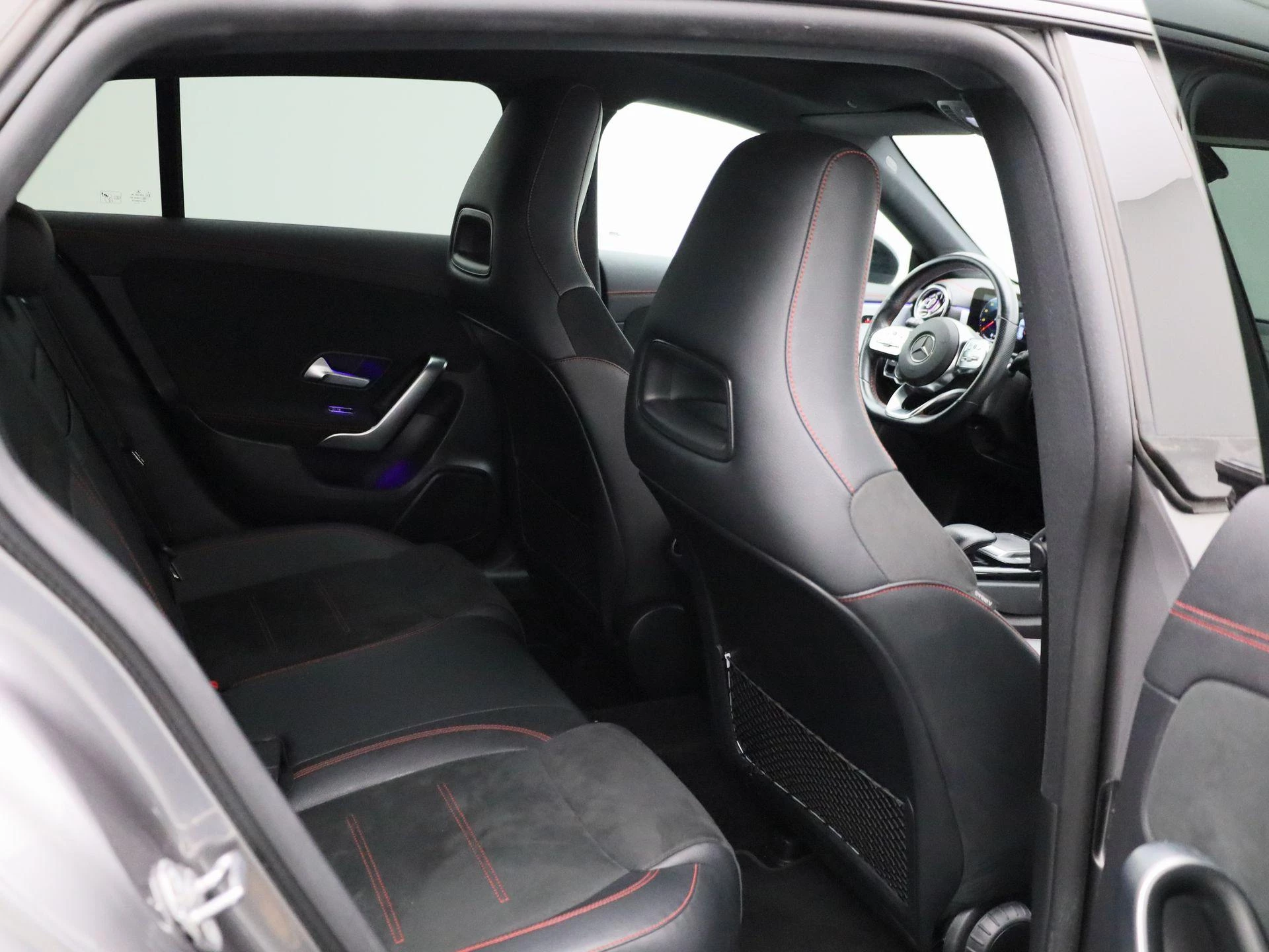 Mercedes-Benz-CLA-image-32