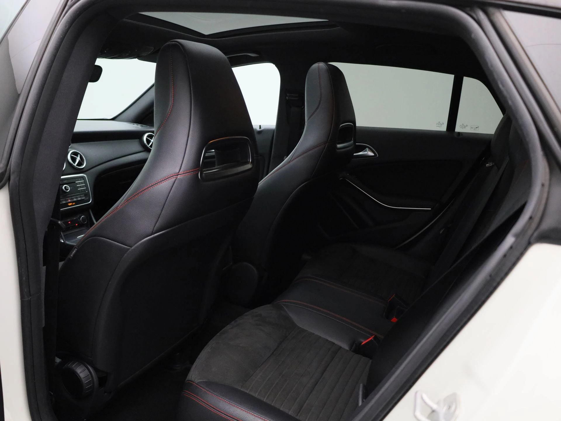 Mercedes-Benz-CLA-image-9