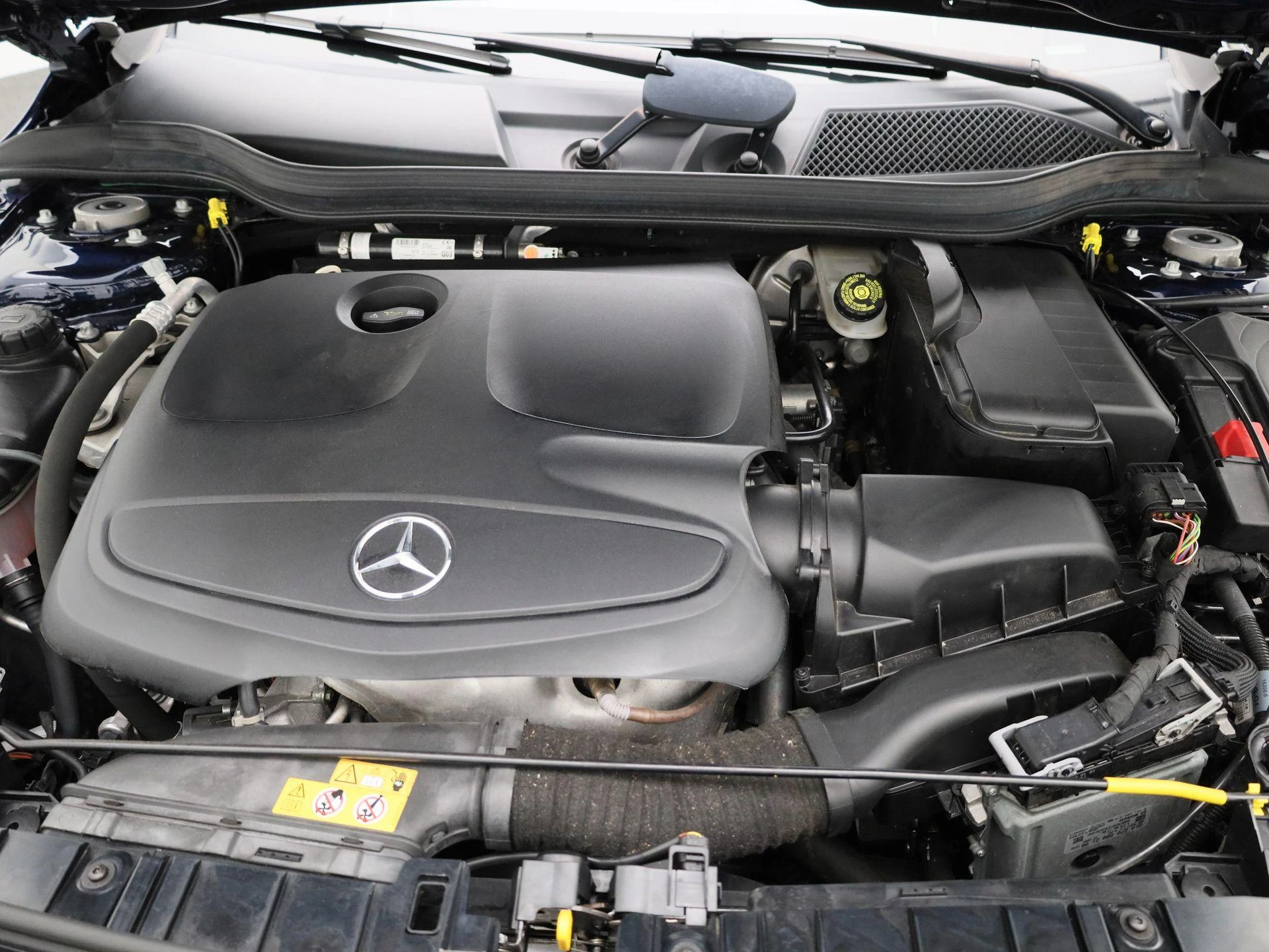 Mercedes-Benz-GLA-image-47