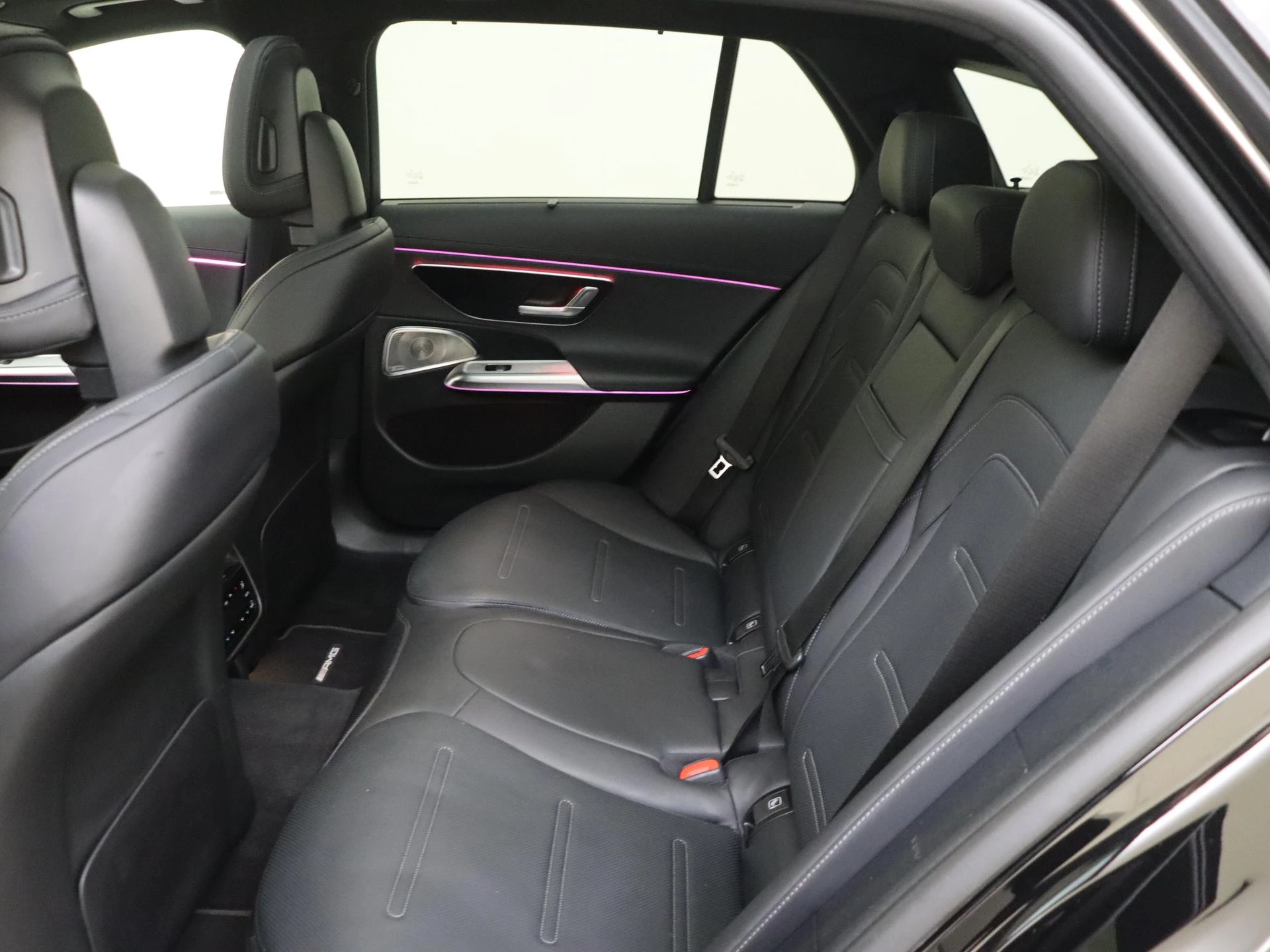 Mercedes-Benz-E-Klasse-image-16