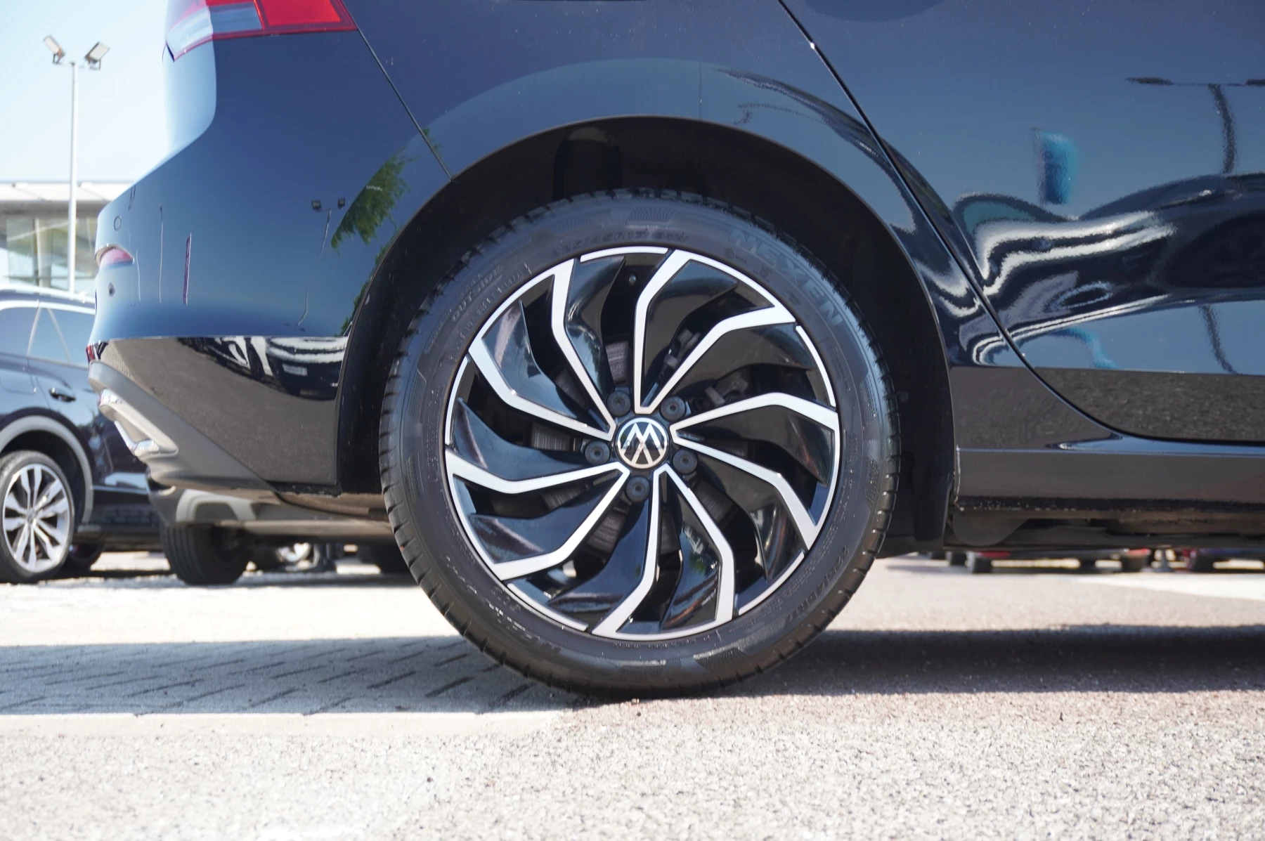 Volkswagen-Golf-image-19