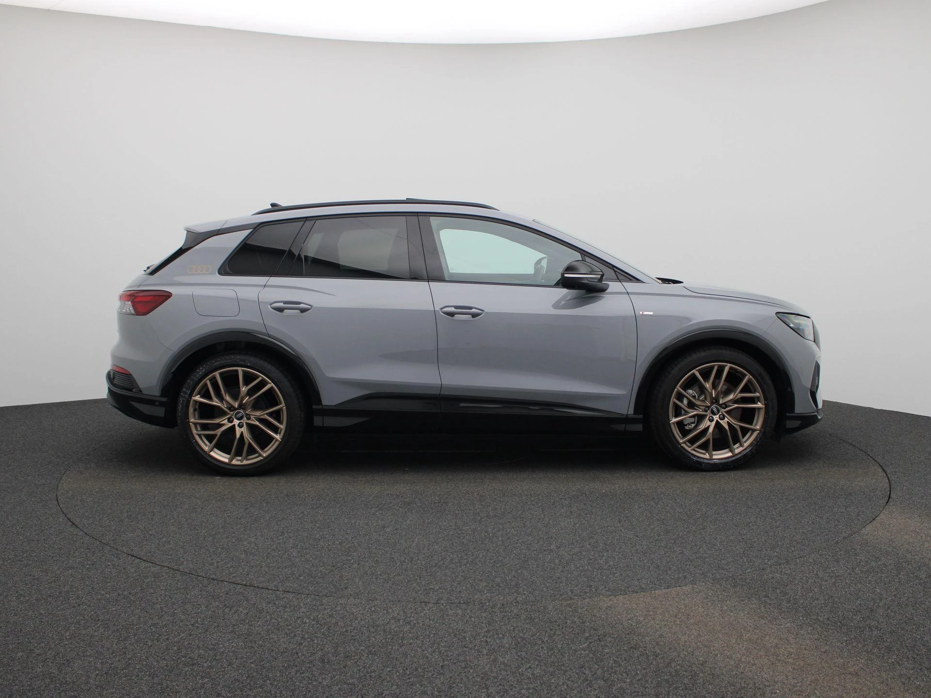 Audi-Q4 e-tron-image-5