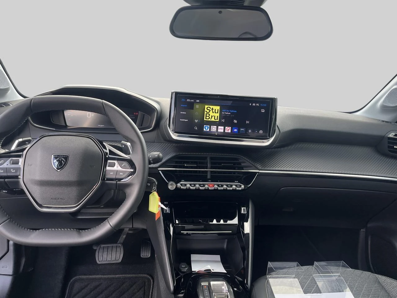 Peugeot-208-image-12