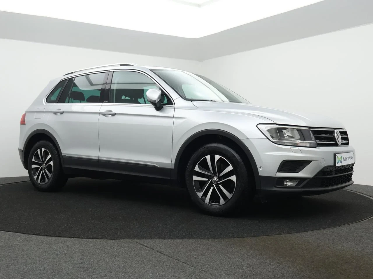 Volkswagen-Tiguan-image-10