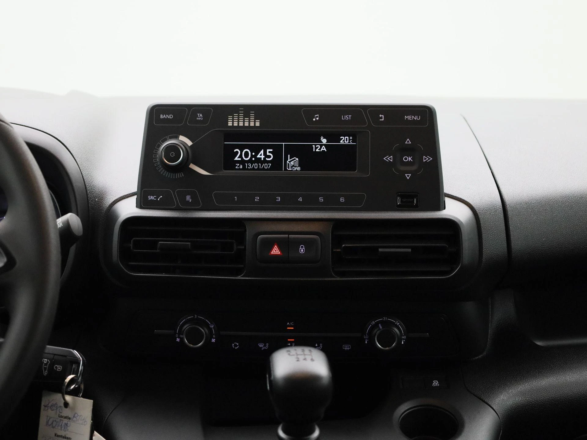 Opel-Combo Life-image-10