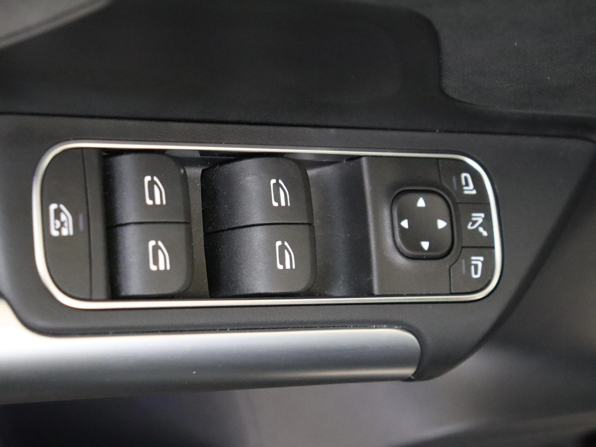 Mercedes-Benz-GLA-image-26