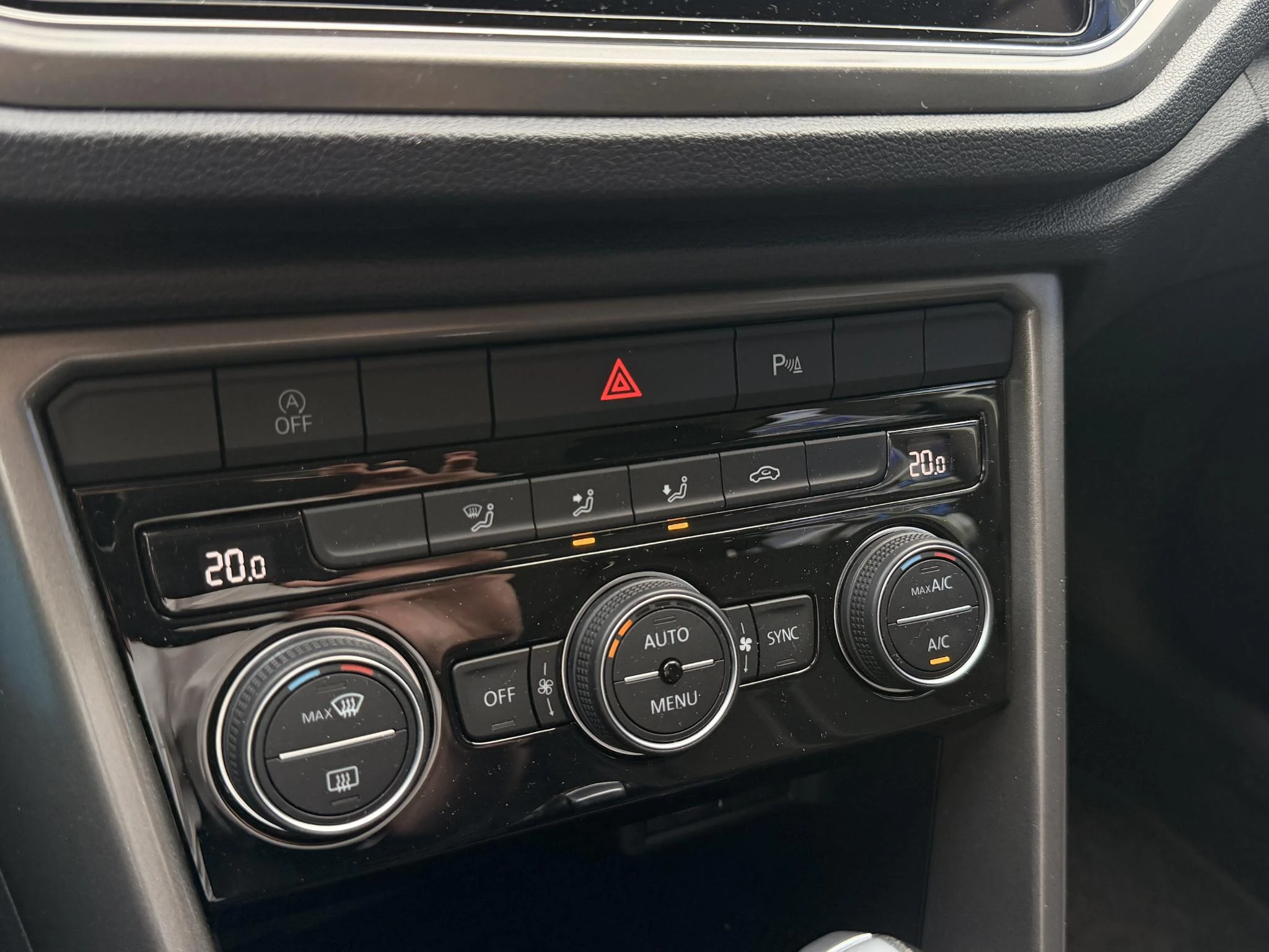 Volkswagen-T-Roc-image-5